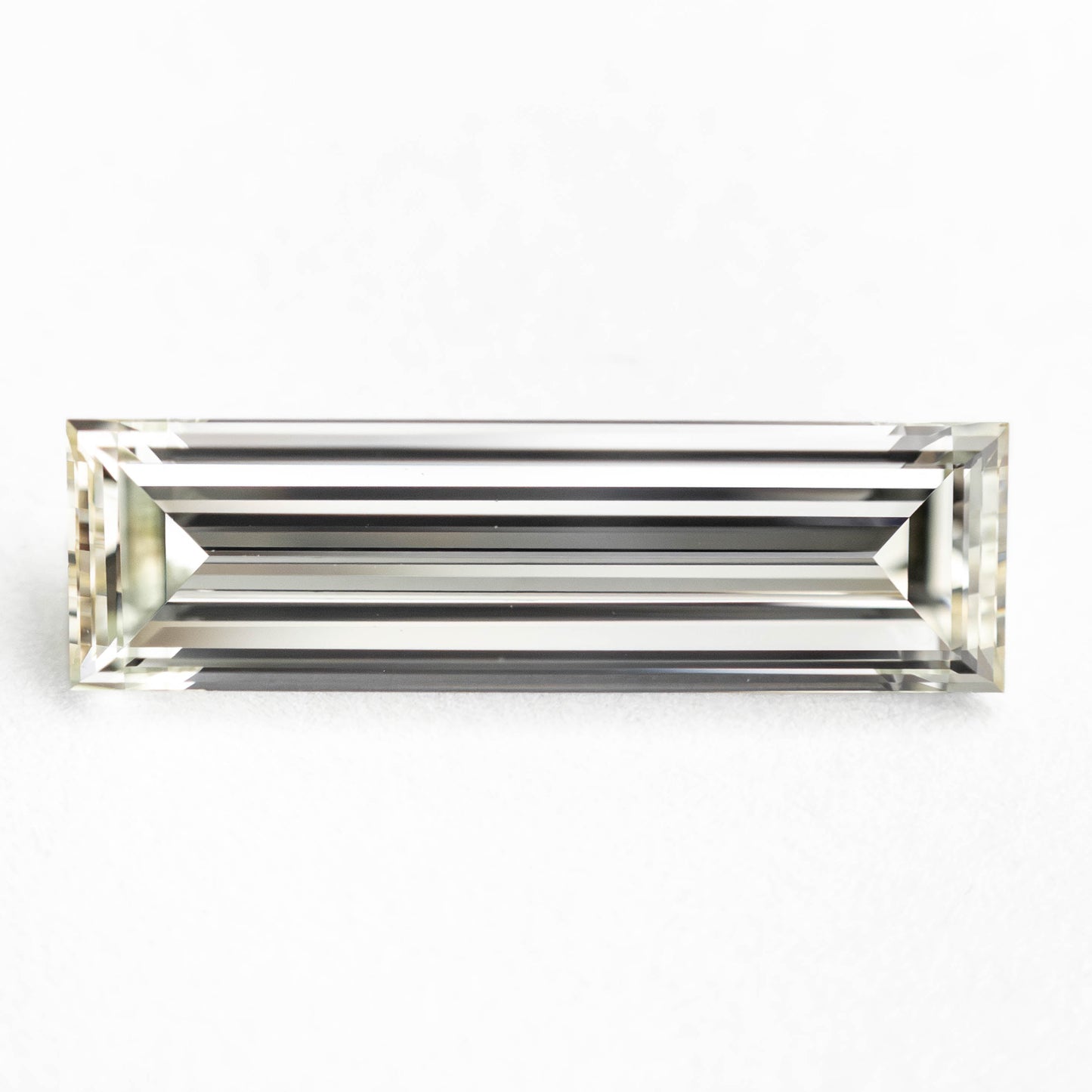1.31ct 13.12x3.81x2.38mm VS1 LM バゲット ステップカット 24700-01