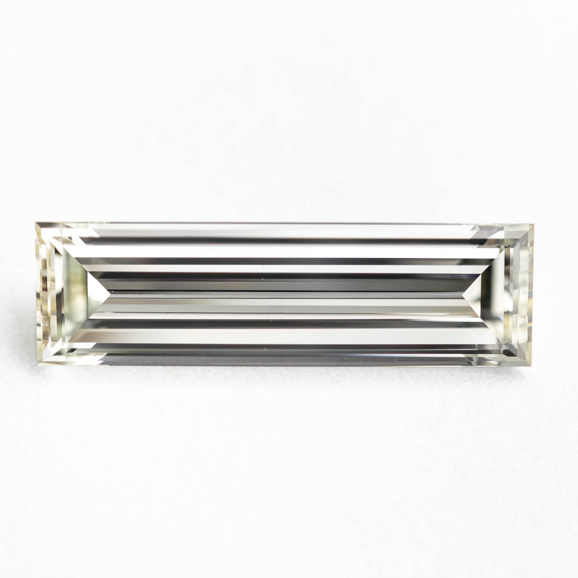 1.31ct 13.12x3.81x2.38mm VS1 LM バゲット ステップカット 24700-01