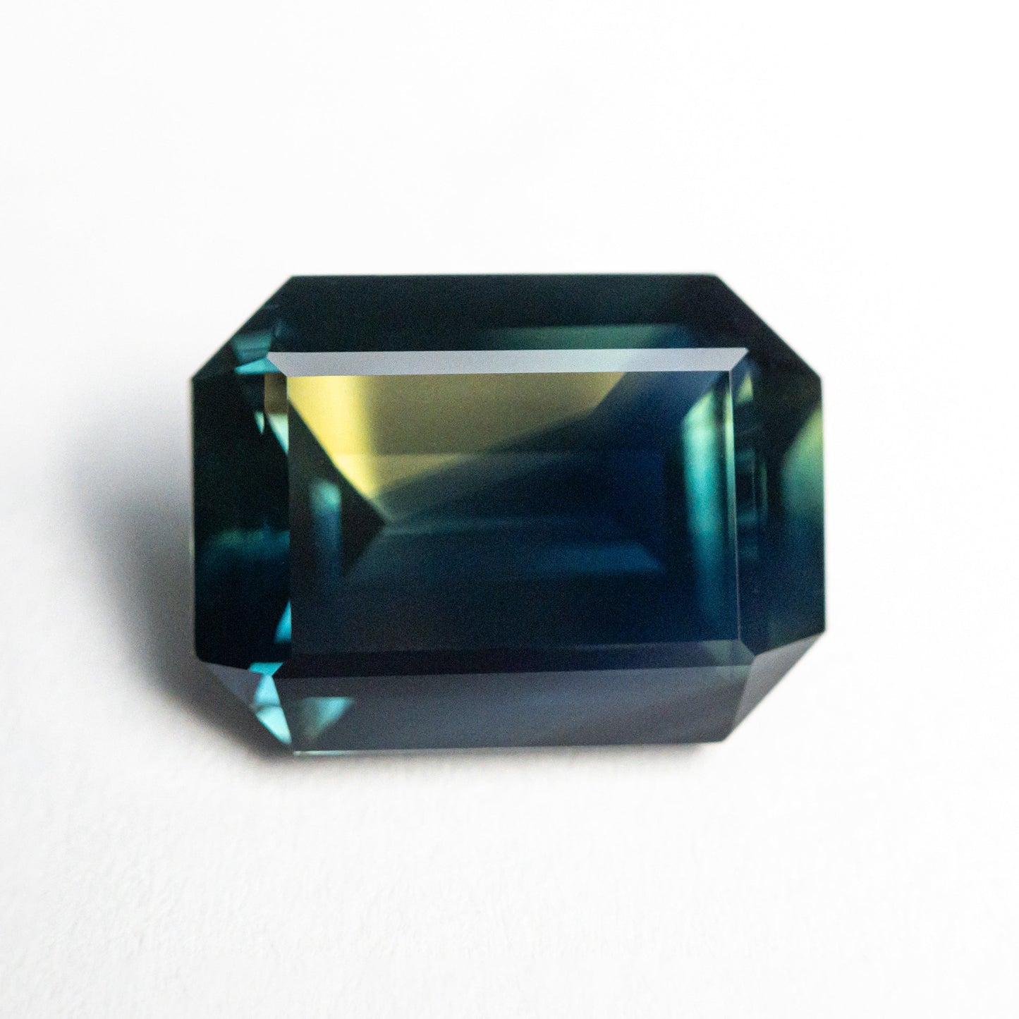 3.99ct 10.65x7.96x4.56mm カットコーナー レクタングル ステップカット サファイア 25065-03