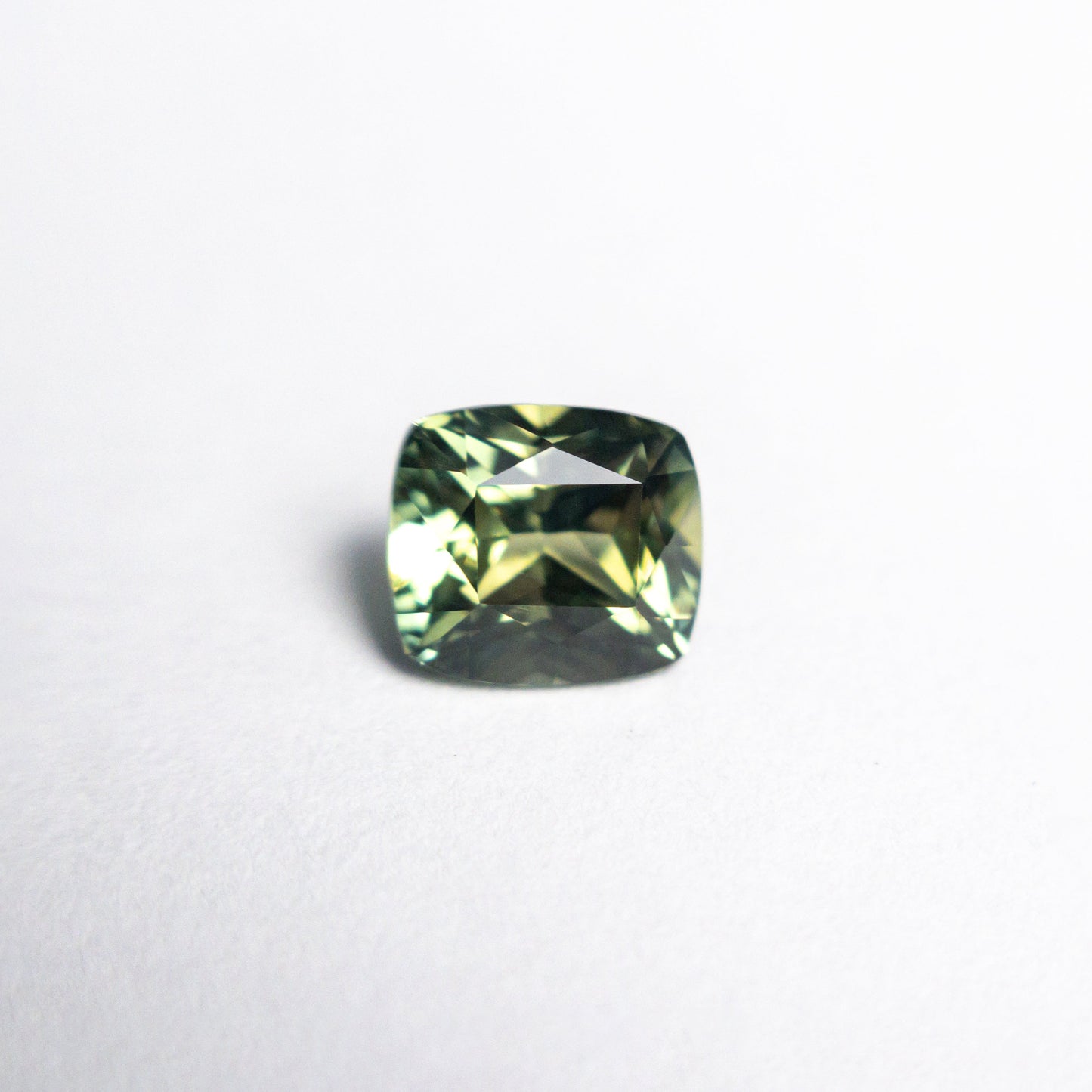 0.97ct 5.69x5.05x3.81mm クッションブリリアントサファイア 25117-02