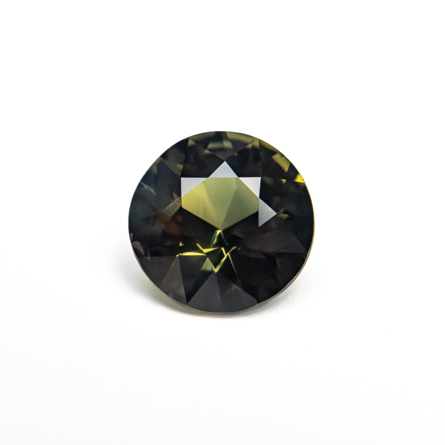 1.53カラット 7.04x7.10x4.30mm ラウンドブリリアントサファイア 25371-02