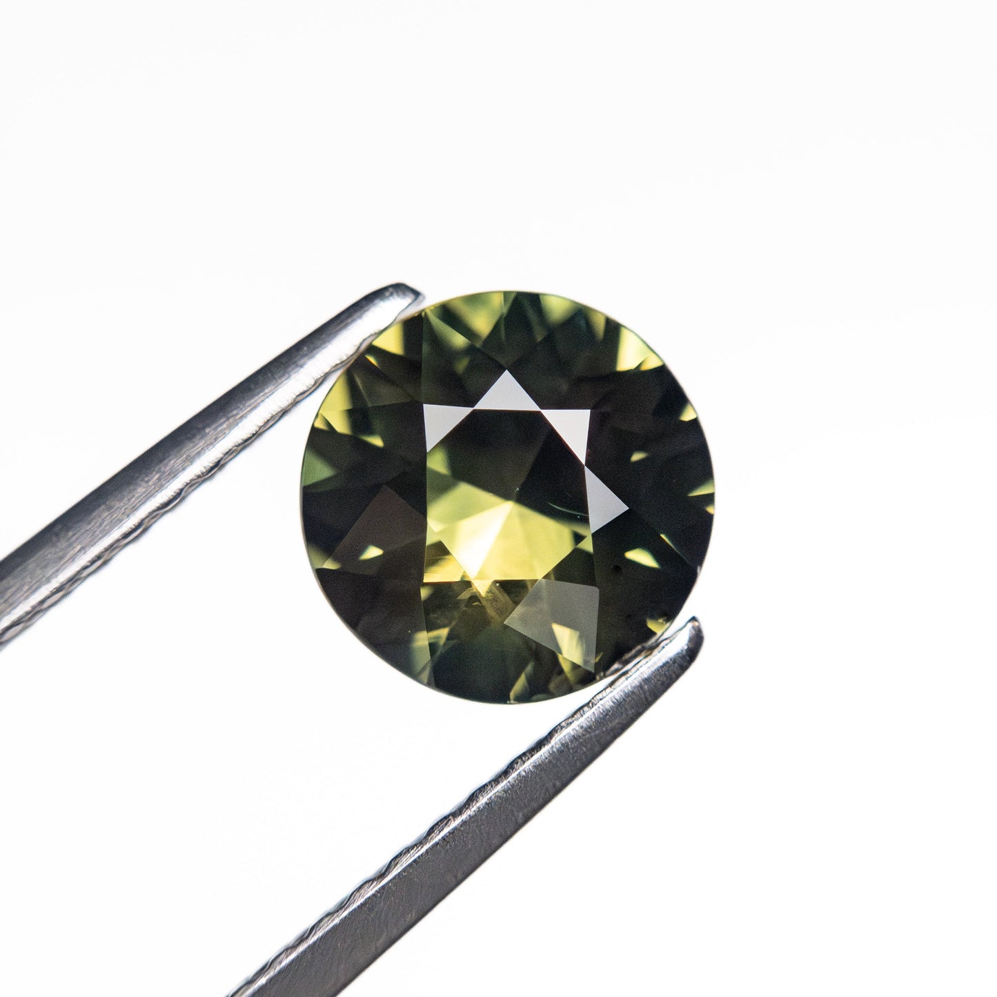 1.53カラット 7.04x7.10x4.30mm ラウンドブリリアントサファイア 25371-02