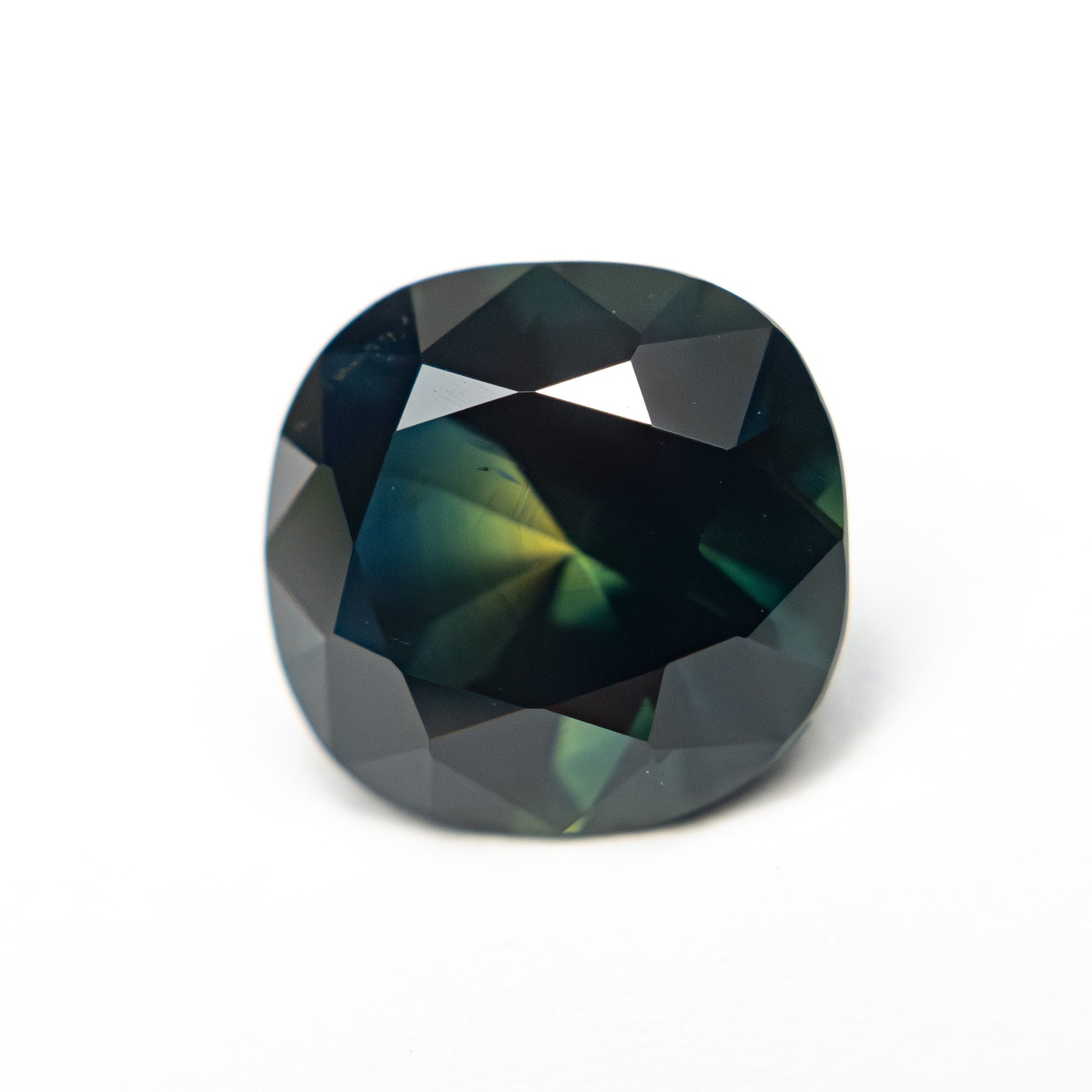 3.67ct 9.22x8.77x5.90mm クッションブリリアント サファイア 25377-01