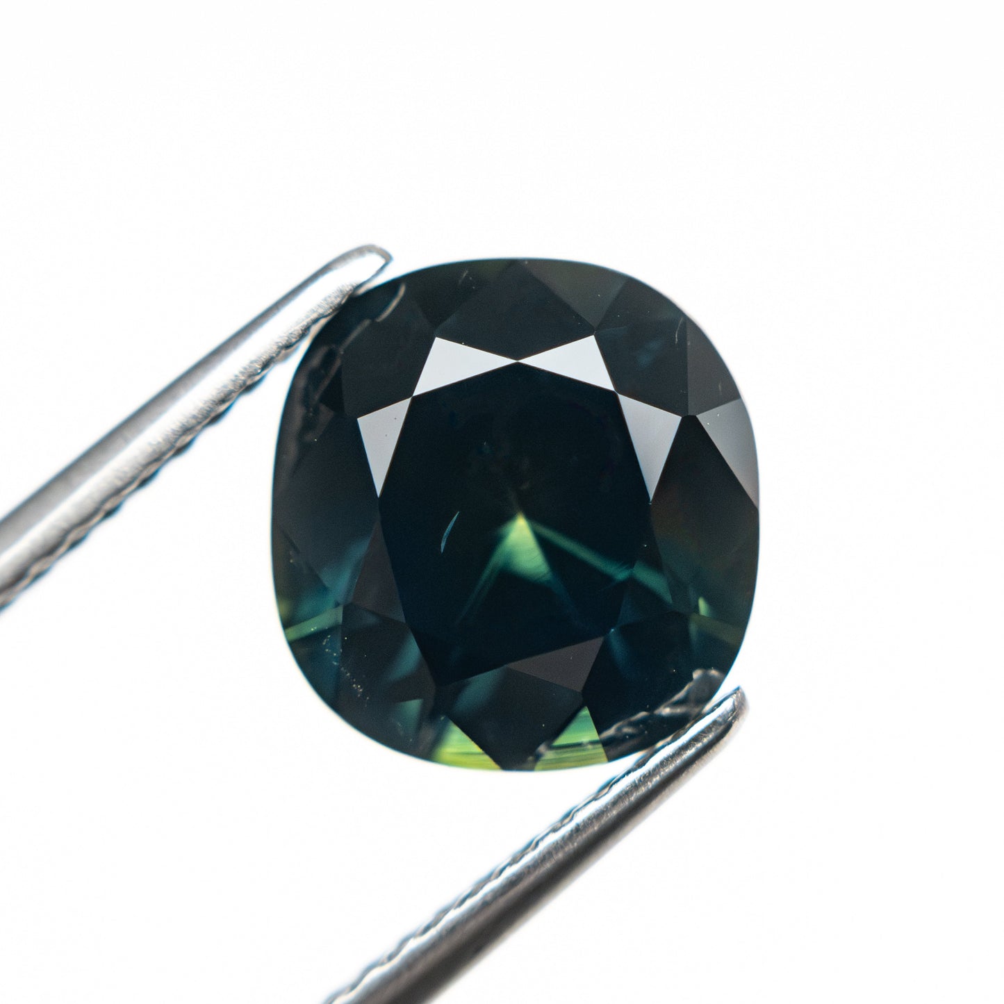 3.67ct 9.22x8.77x5.90mm クッションブリリアント サファイア 25377-01