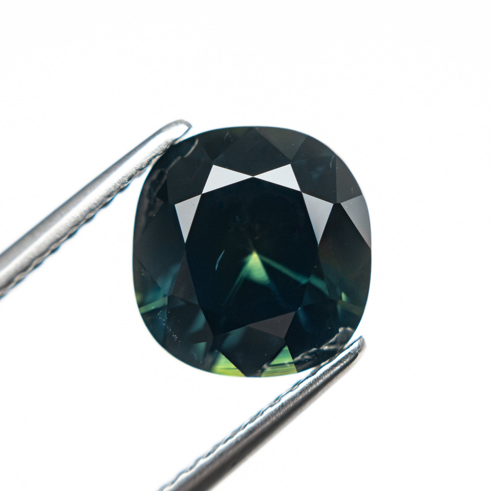 3.67ct 9.22x8.77x5.90mm クッションブリリアント サファイア 25377-01