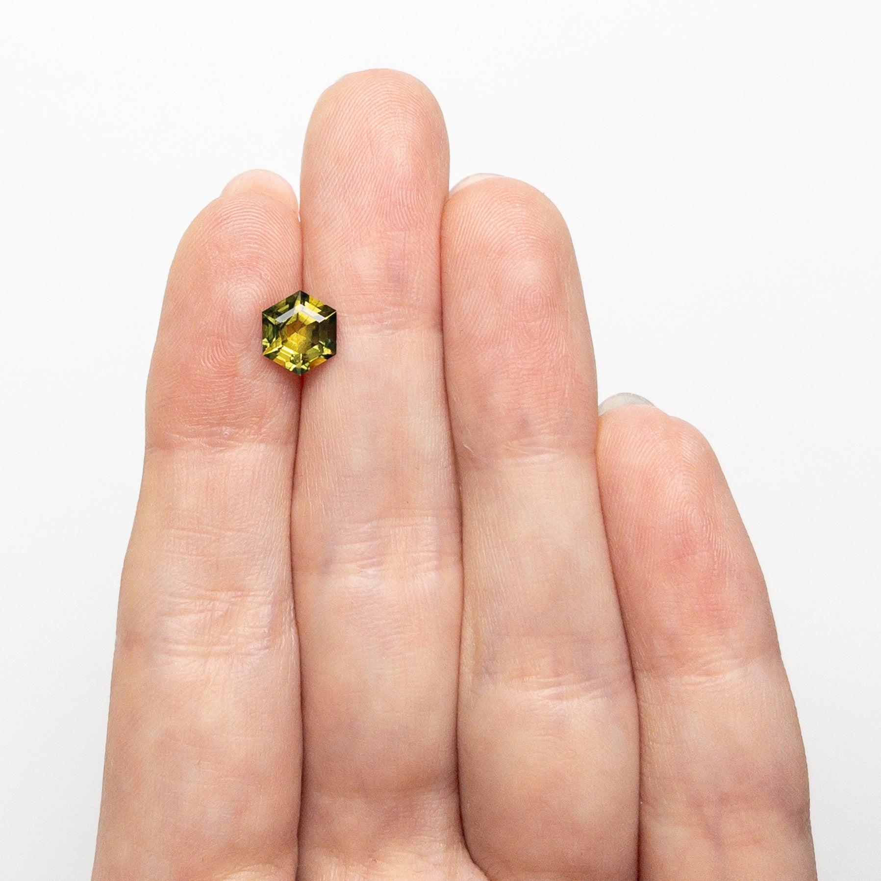 1.52カラット 7.57x6.56x4.18mm ヘキサゴンステップカットサファイア 25384-03