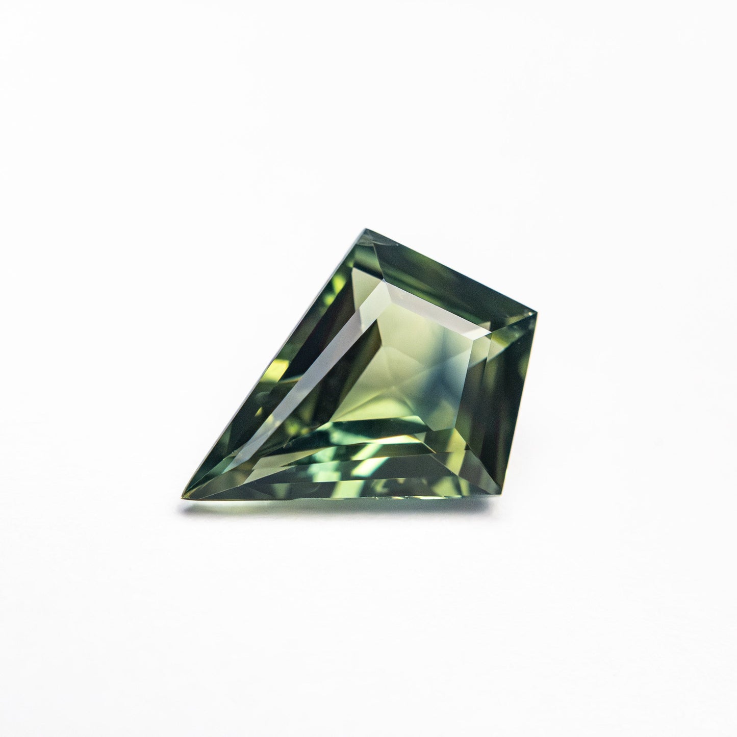 1.11カラット 9.13x6.78x3.24mm カイトステップカットサファイア 25386-06