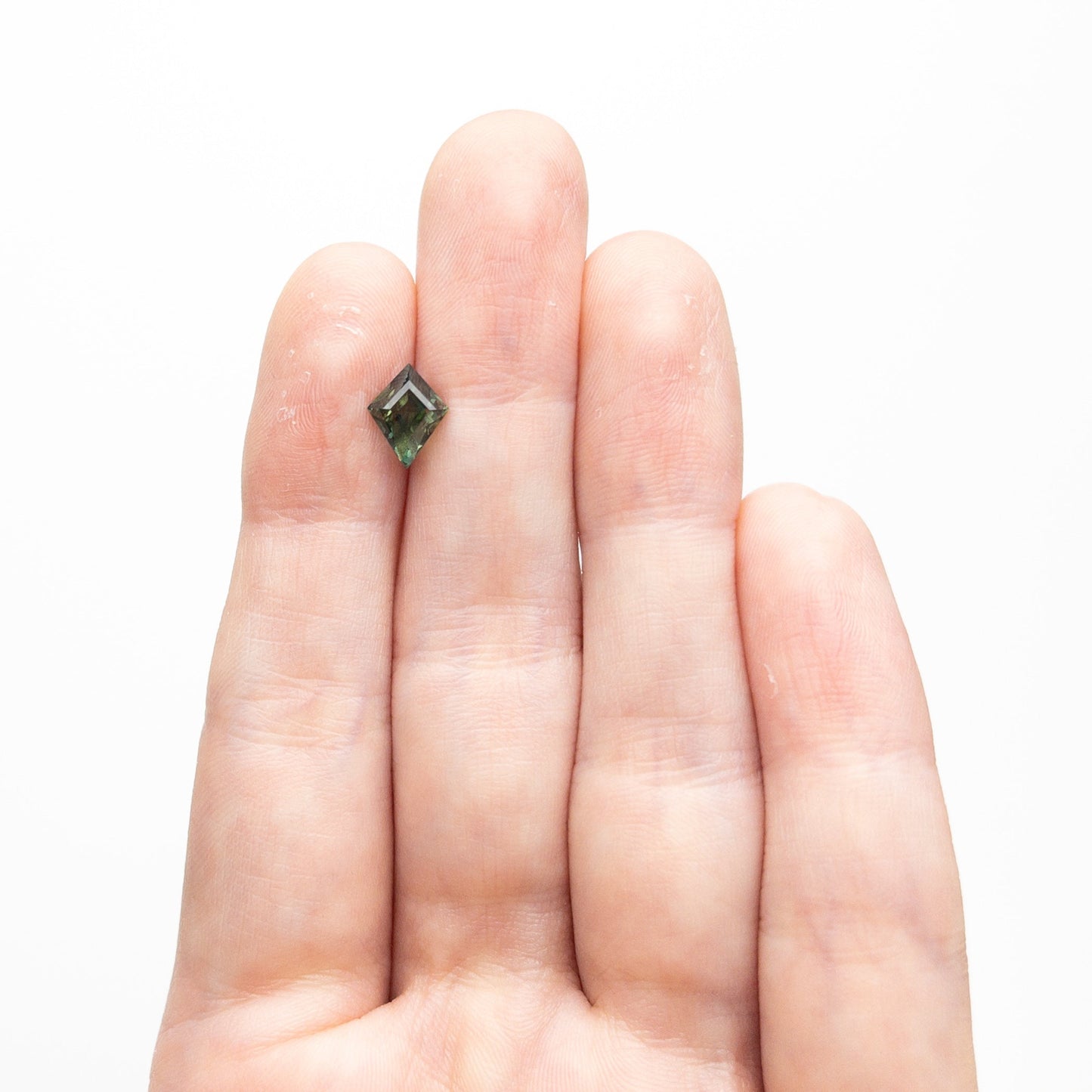1.33ct 8.43x6.50x4.39mm カイトステップカットサファイア 25766-02