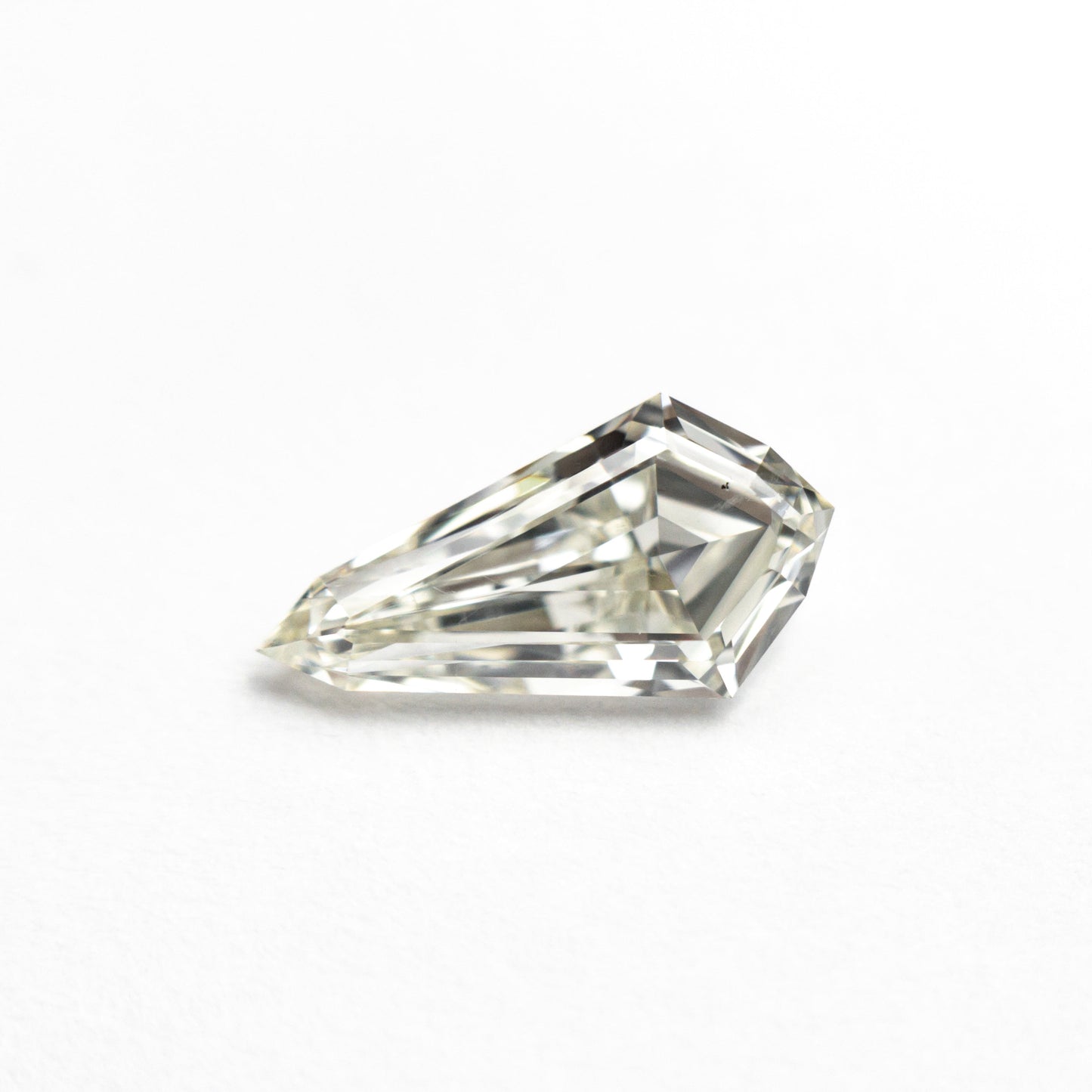 0.91ct 9.95x5.23x2.88mm SI1 K シールド ステップカット 25955-01