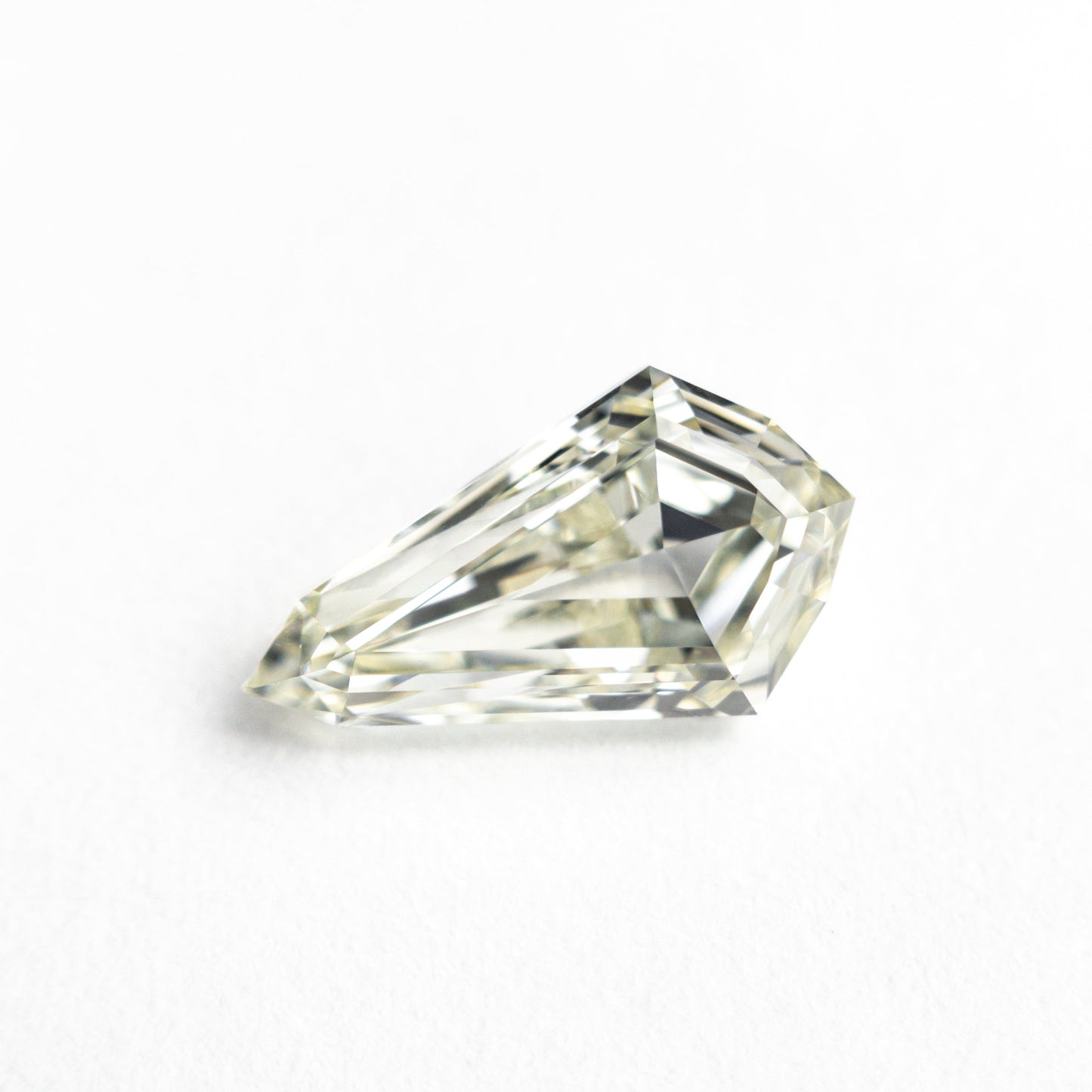 1.56ct 10.87x6.23x3.66mm VVS2 OP シールド ステップカット 25958-01