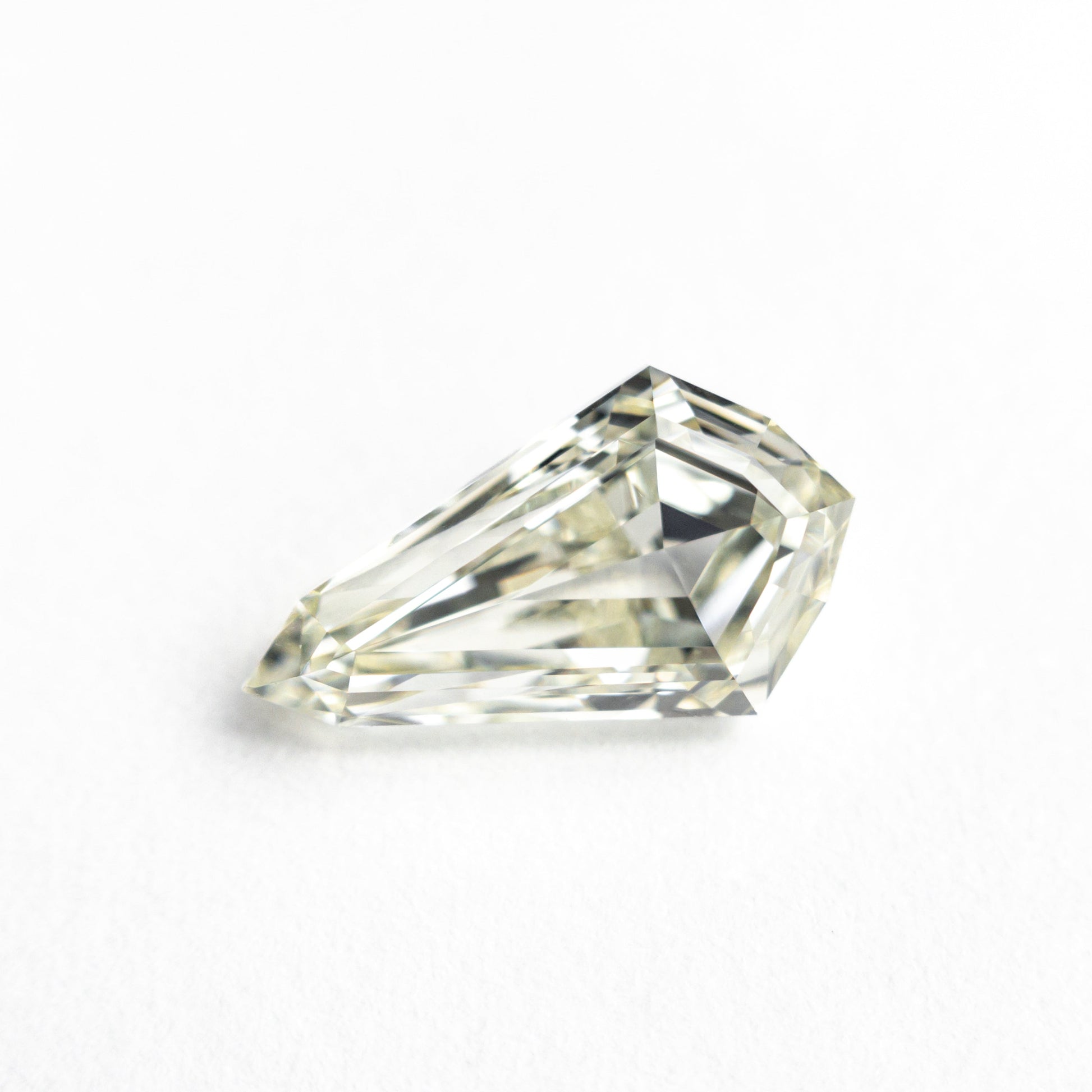 1.56ct 10.87x6.23x3.66mm VVS2 OP シールド ステップカット 25958-01