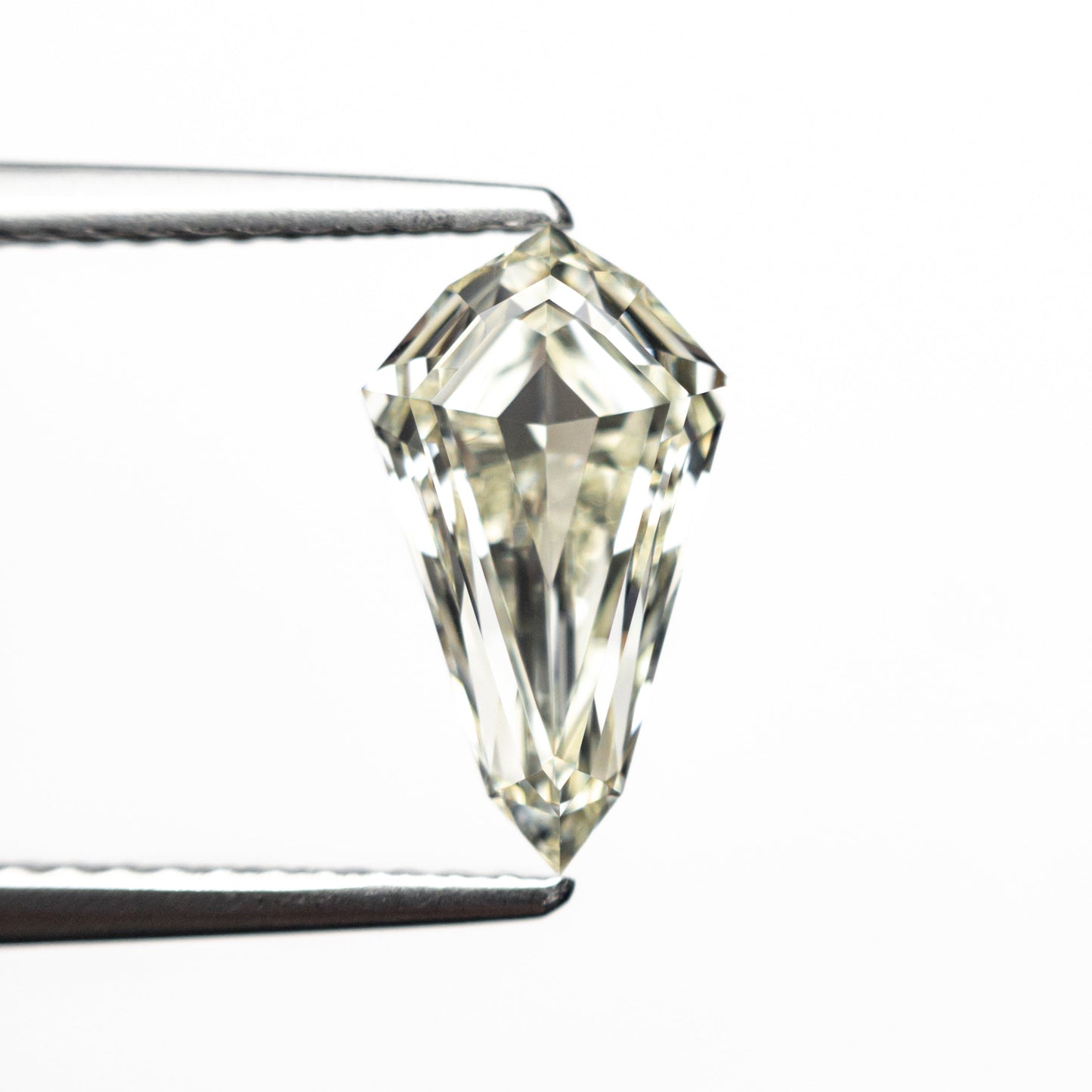 1.56ct 10.87x6.23x3.66mm VVS2 OP シールド ステップカット 25958-01