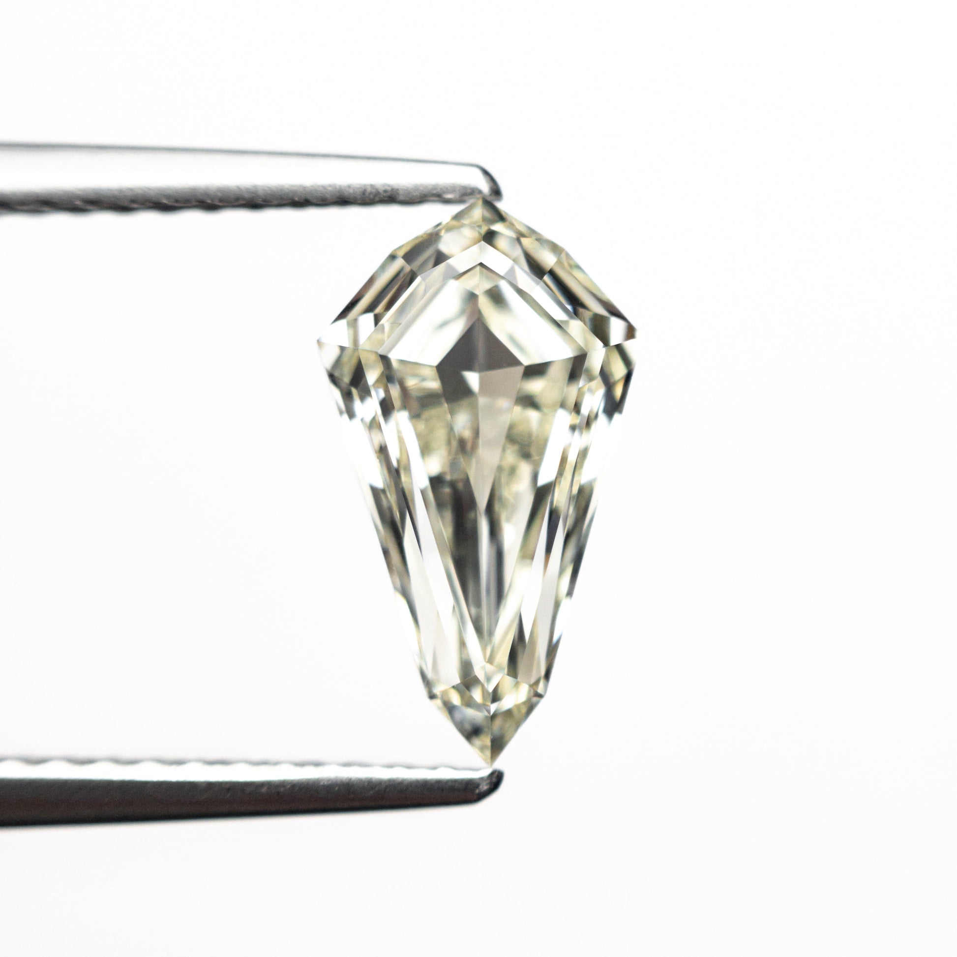 1.56ct 10.87x6.23x3.66mm VVS2 OP シールド ステップカット 25958-01