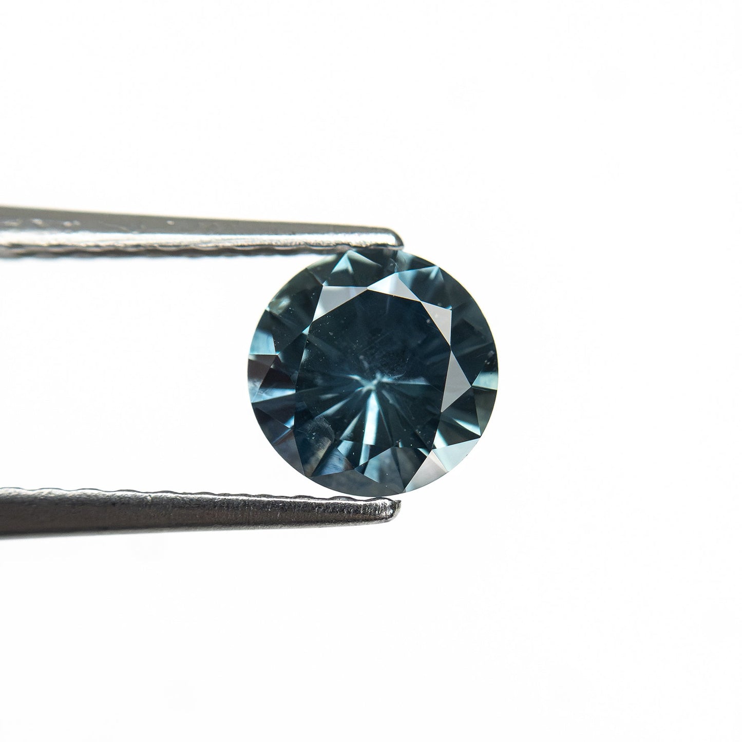 0.76ct 5.56x5.55x3.45mm Round Brilliant Sapphire 26134-10