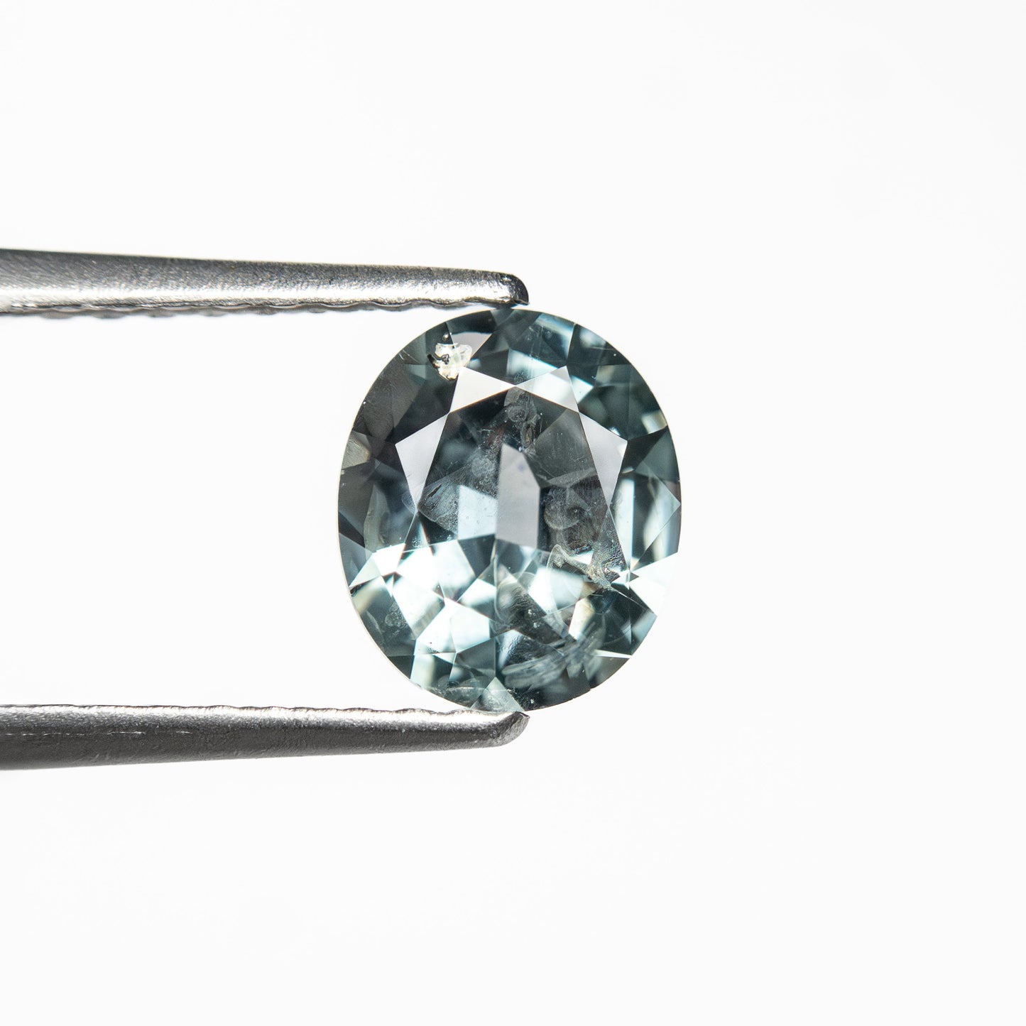 0.96ct 6.46x5.52x3.35mm Oval Brilliant Sapphire 26161-03