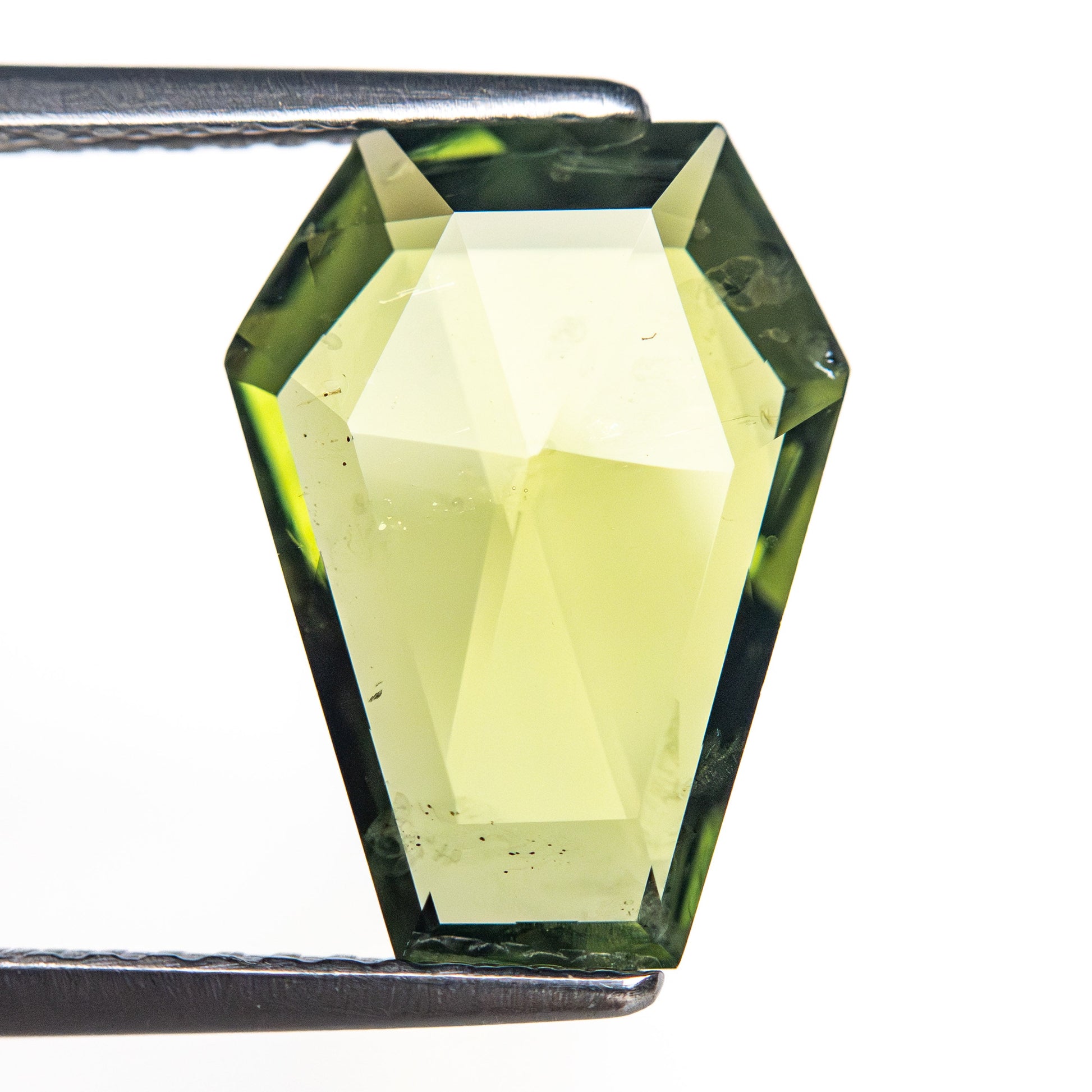 2.85カラット 12.76x9.51x2.42mm コフィンローズカットサファイア 26327-10