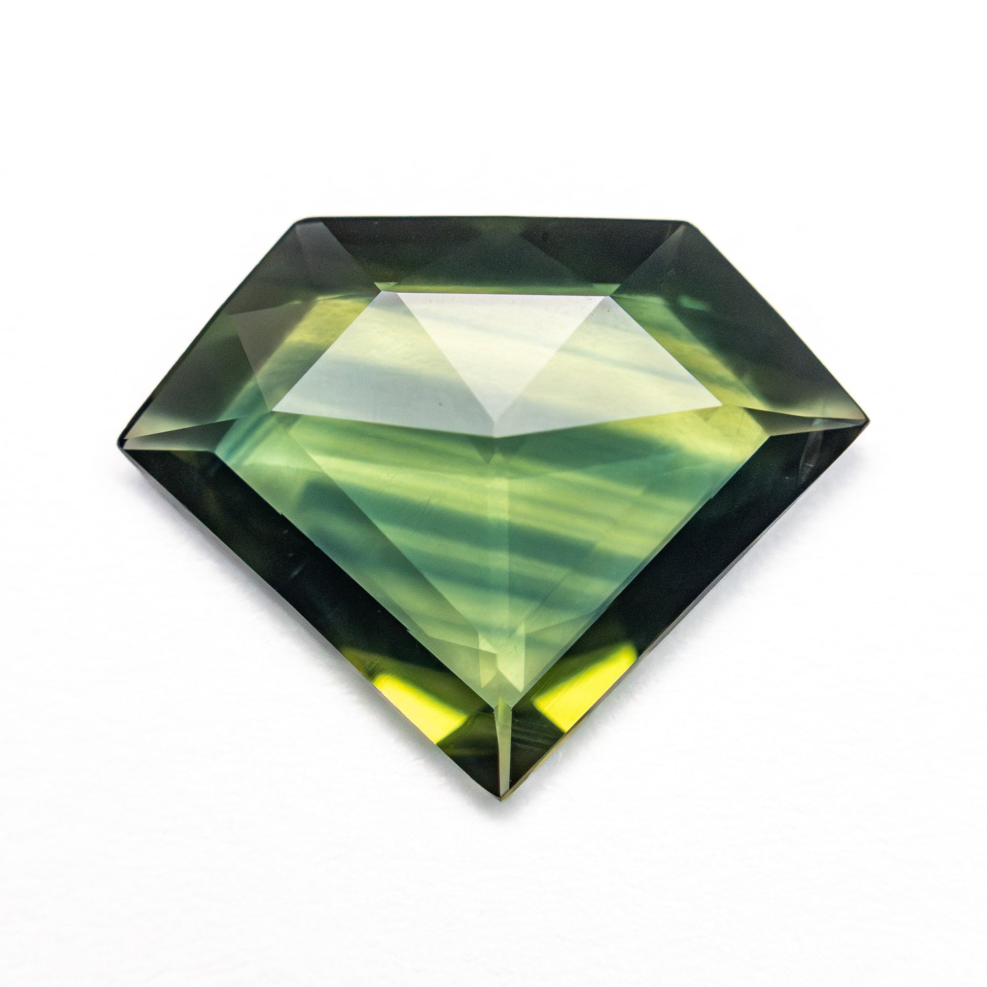 2.10カラット 12.59x9.78x2.18mm シールド ローズカット サファイア 26327-16