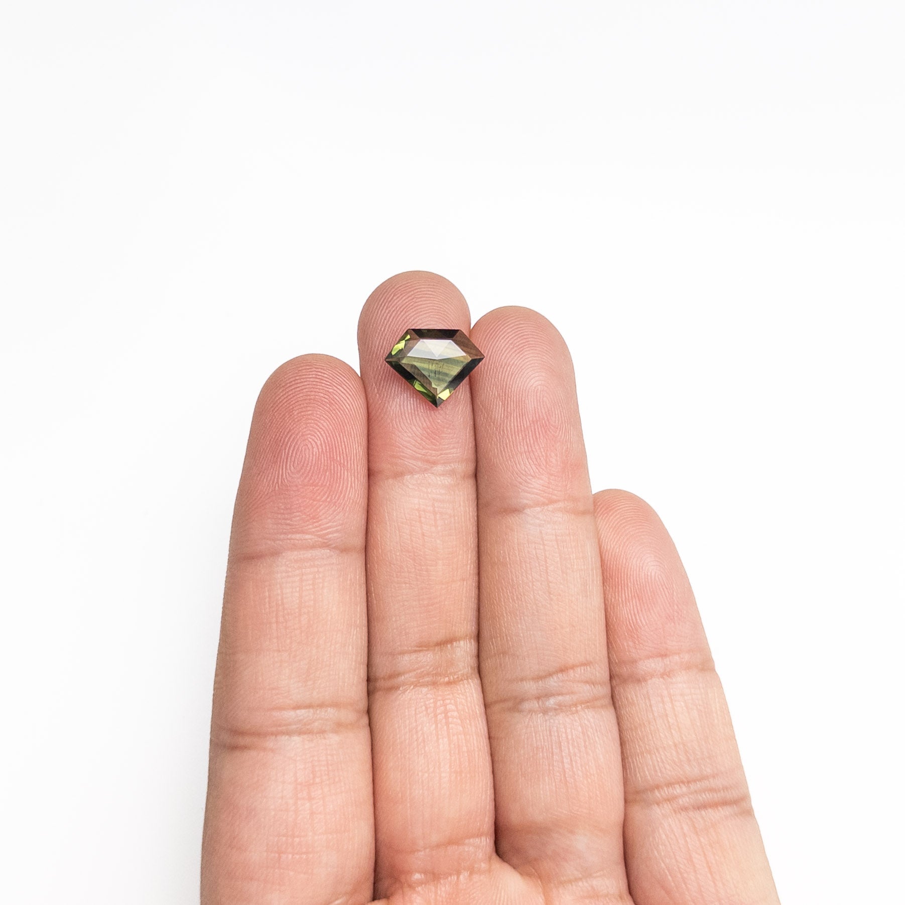 2.10カラット 12.59x9.78x2.18mm シールド ローズカット サファイア 26327-16