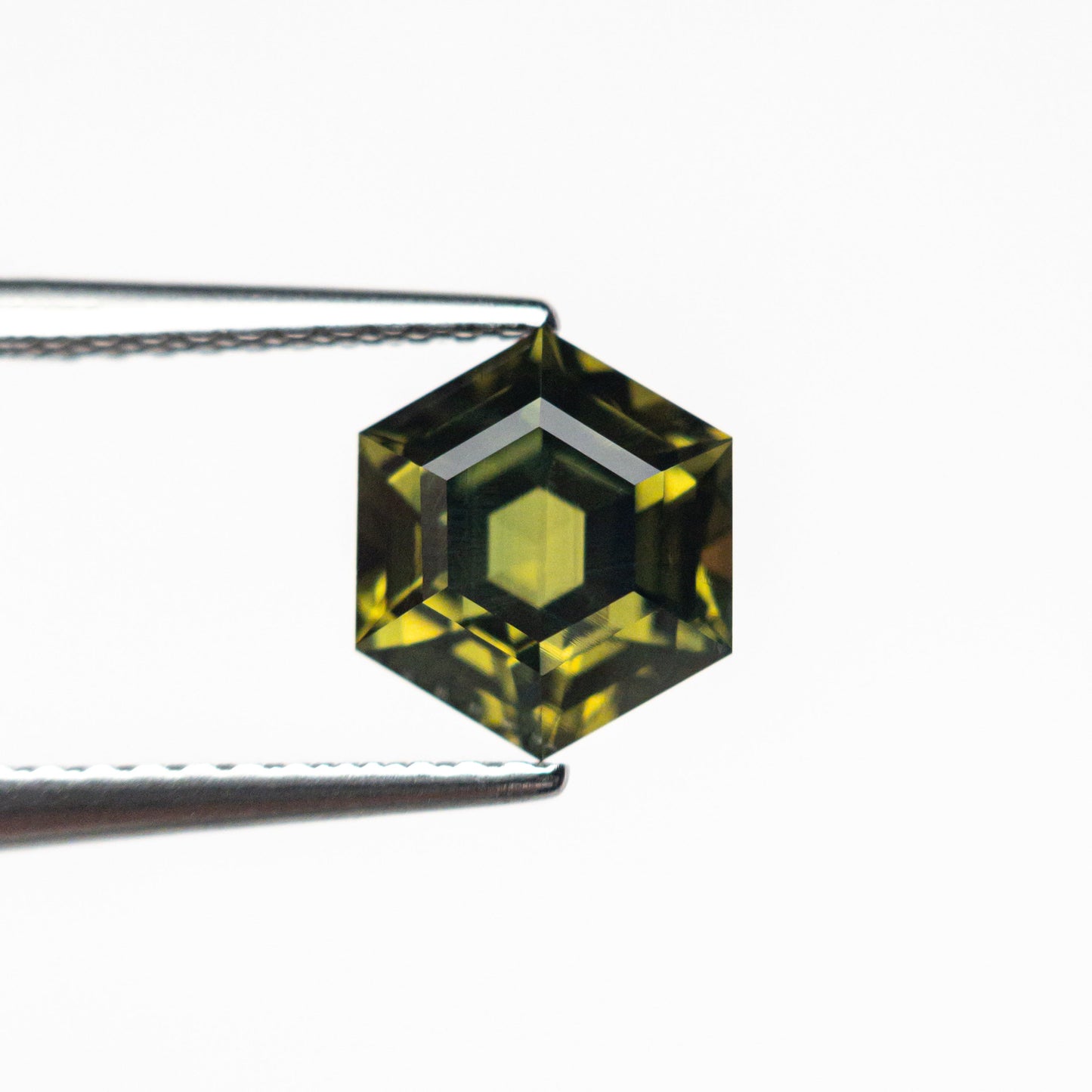 1.80カラット 7.73x6.67x4.60mm ヘキサゴンステップカットサファイア 26334-01