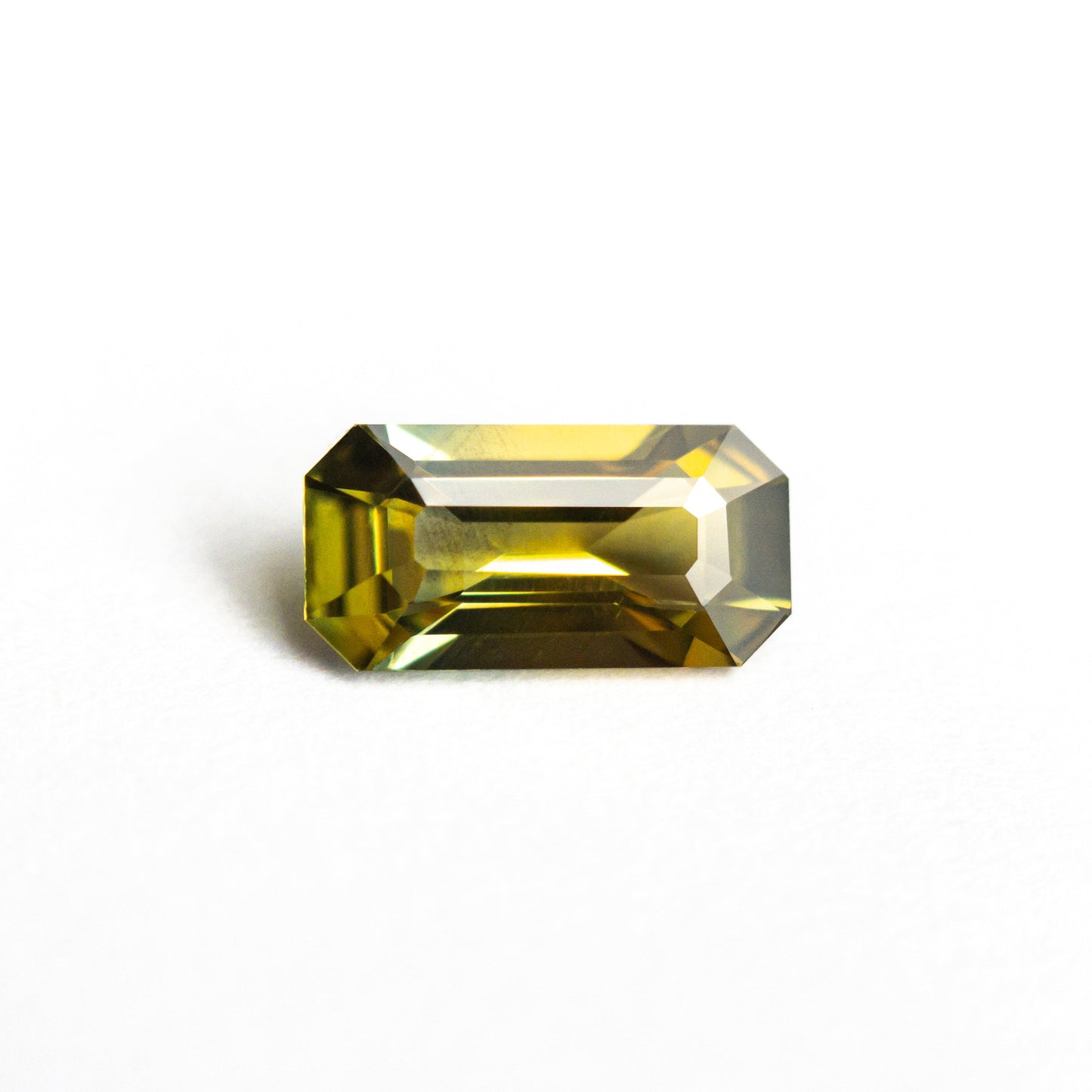 0.96カラット 8.44x4.22x2.79mm コーナーカット レクタングル ステップカット サファイア 26336-01
