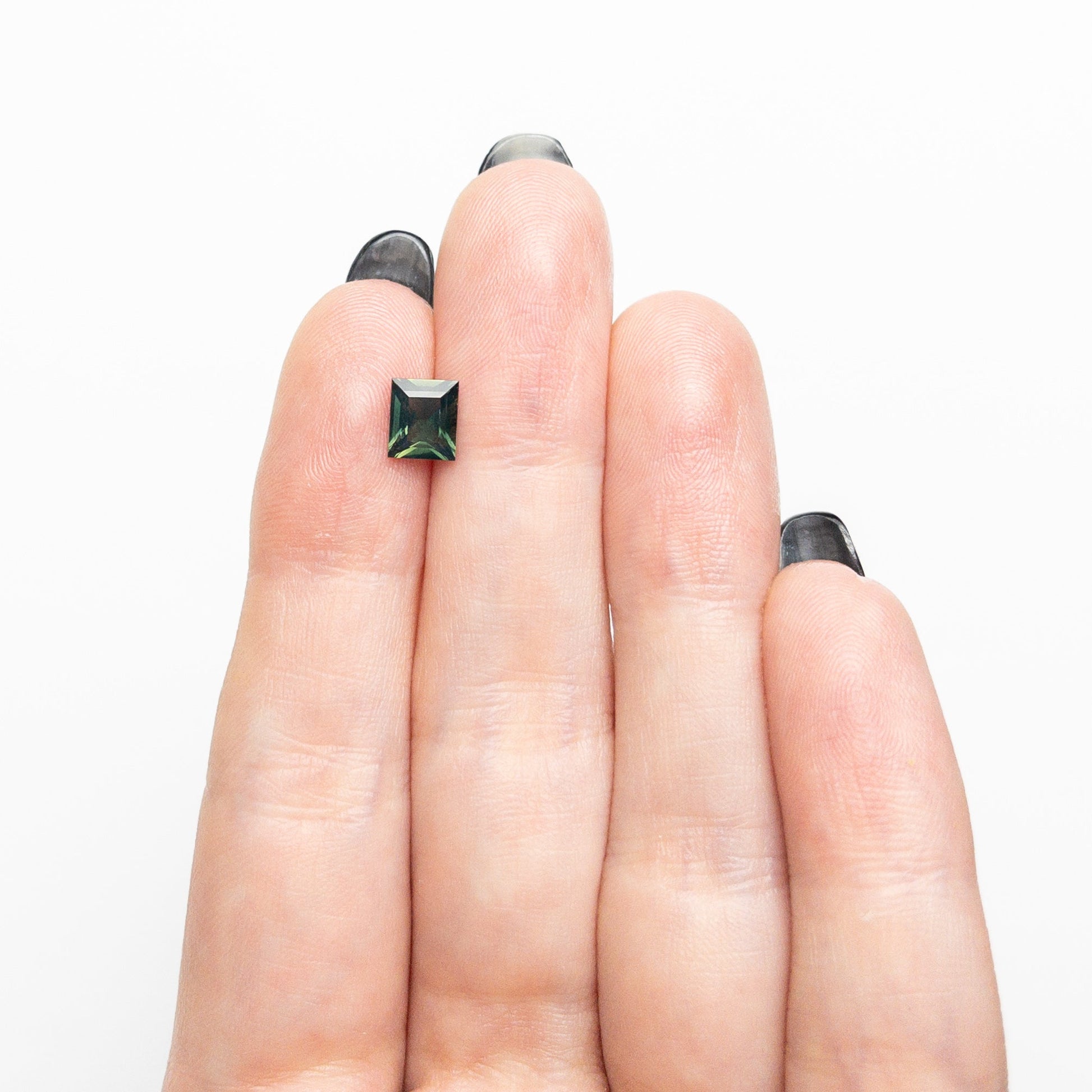 0.96カラット 6.15x5.21x3.17mm レクタングルステップカットサファイア 26495-01