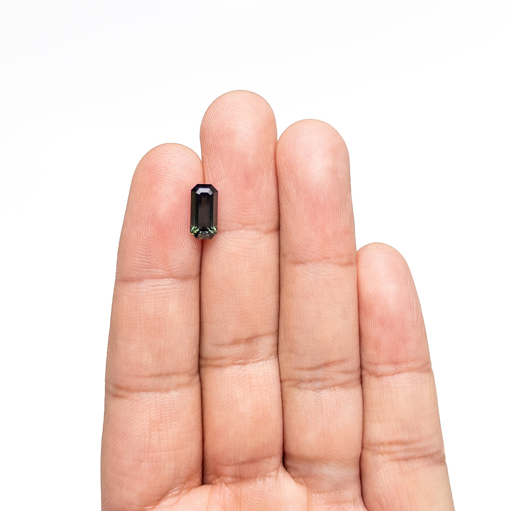 2.55カラット 10.47x5.21x4.34mm コーナーカット レクタングル ステップカット サファイア 26507-01