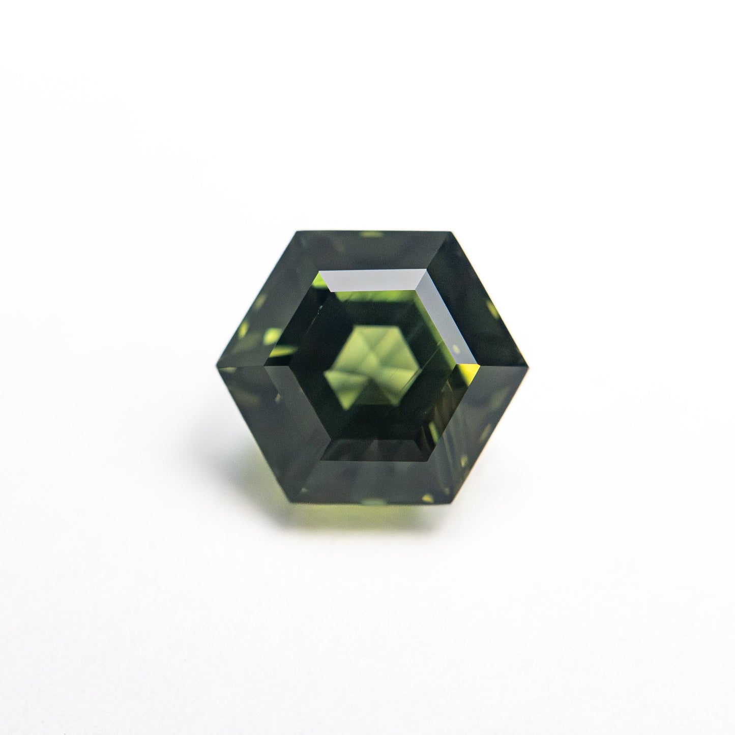 1.78カラット 7.19x6.25x4.87mm ヘキサゴンステップカットサファイア 26510-01
