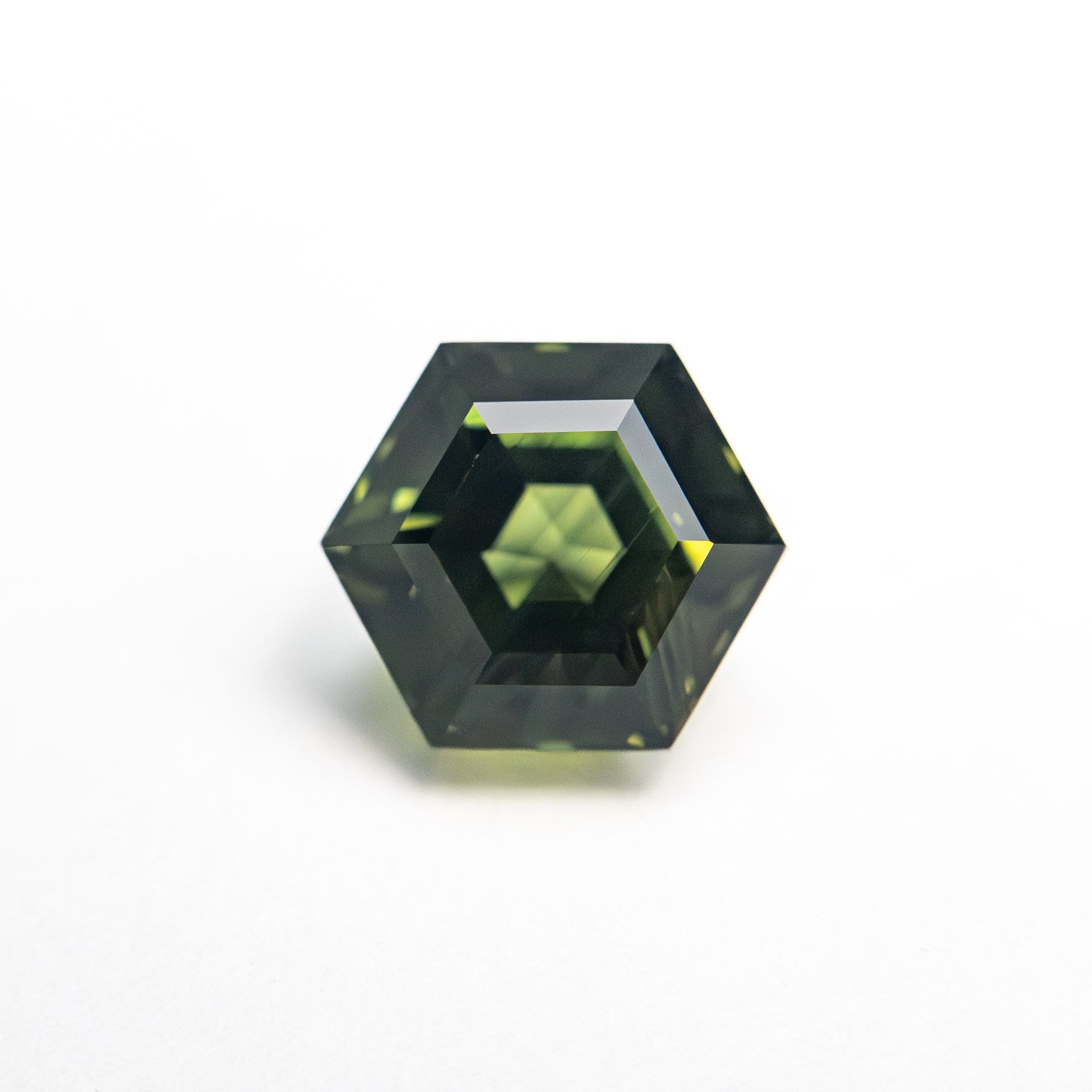 1.78カラット 7.19x6.25x4.87mm ヘキサゴンステップカットサファイア 26510-01