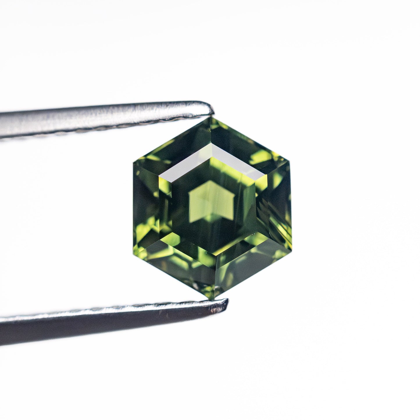 1.78カラット 7.19x6.25x4.87mm ヘキサゴンステップカットサファイア 26510-01