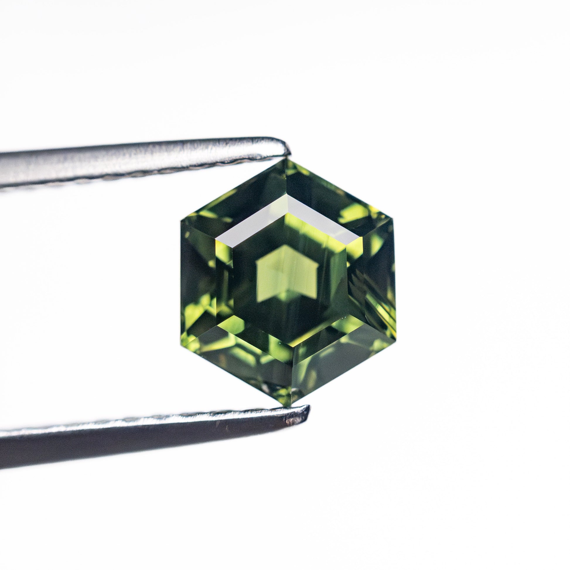 1.78カラット 7.19x6.25x4.87mm ヘキサゴンステップカットサファイア 26510-01