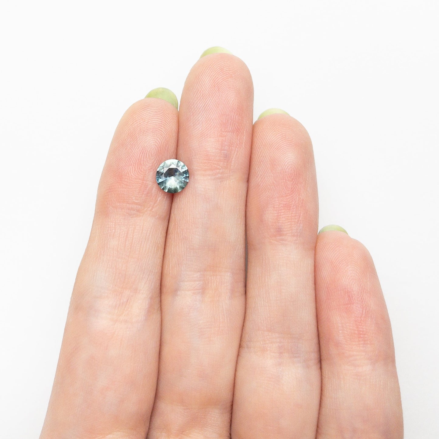 0.94カラット 6.11x6.03x3.46mm ラウンドブリリアントサファイア 26524-14