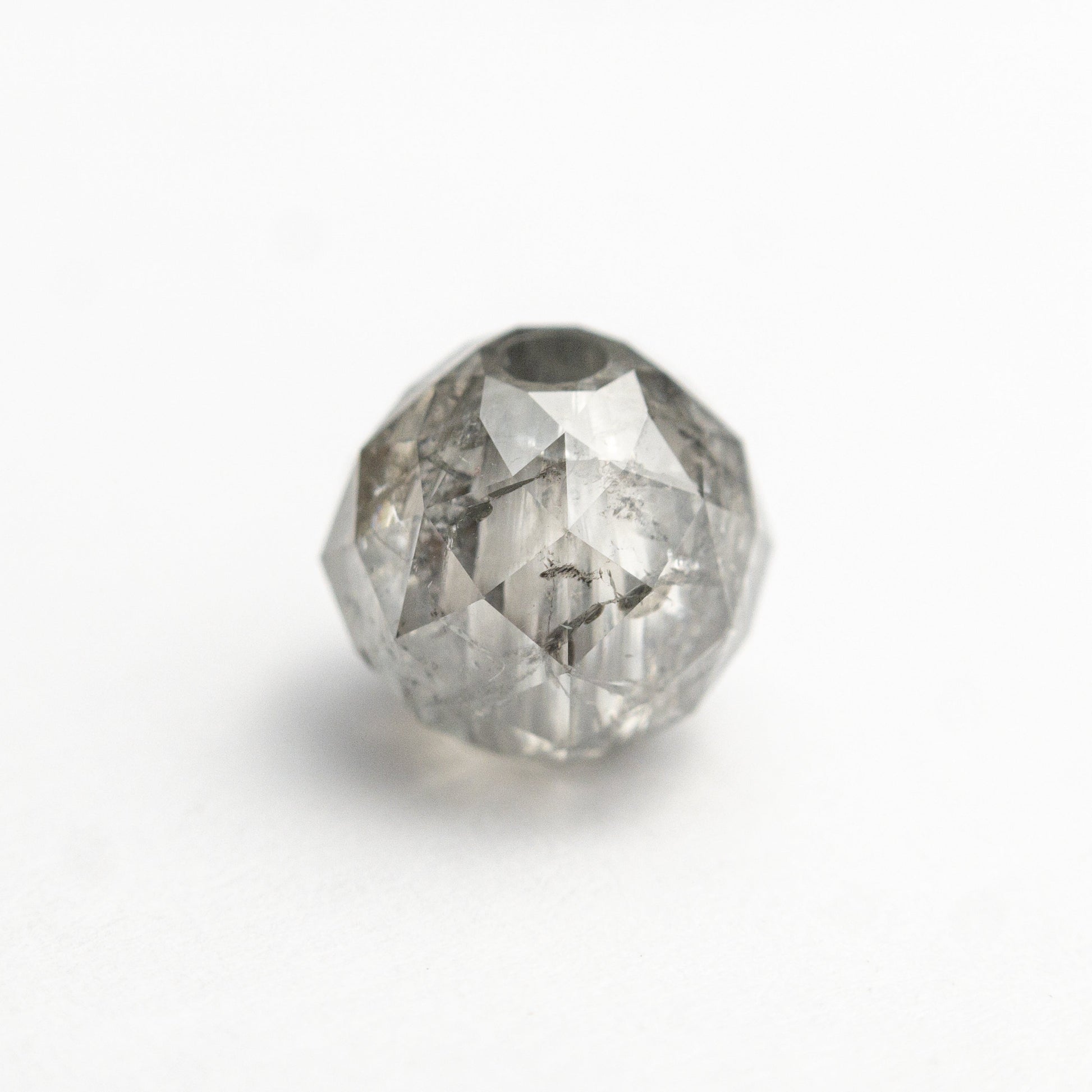 2.82ct 6.62x6.75x6.76mm ファセットビーズ 26554-02