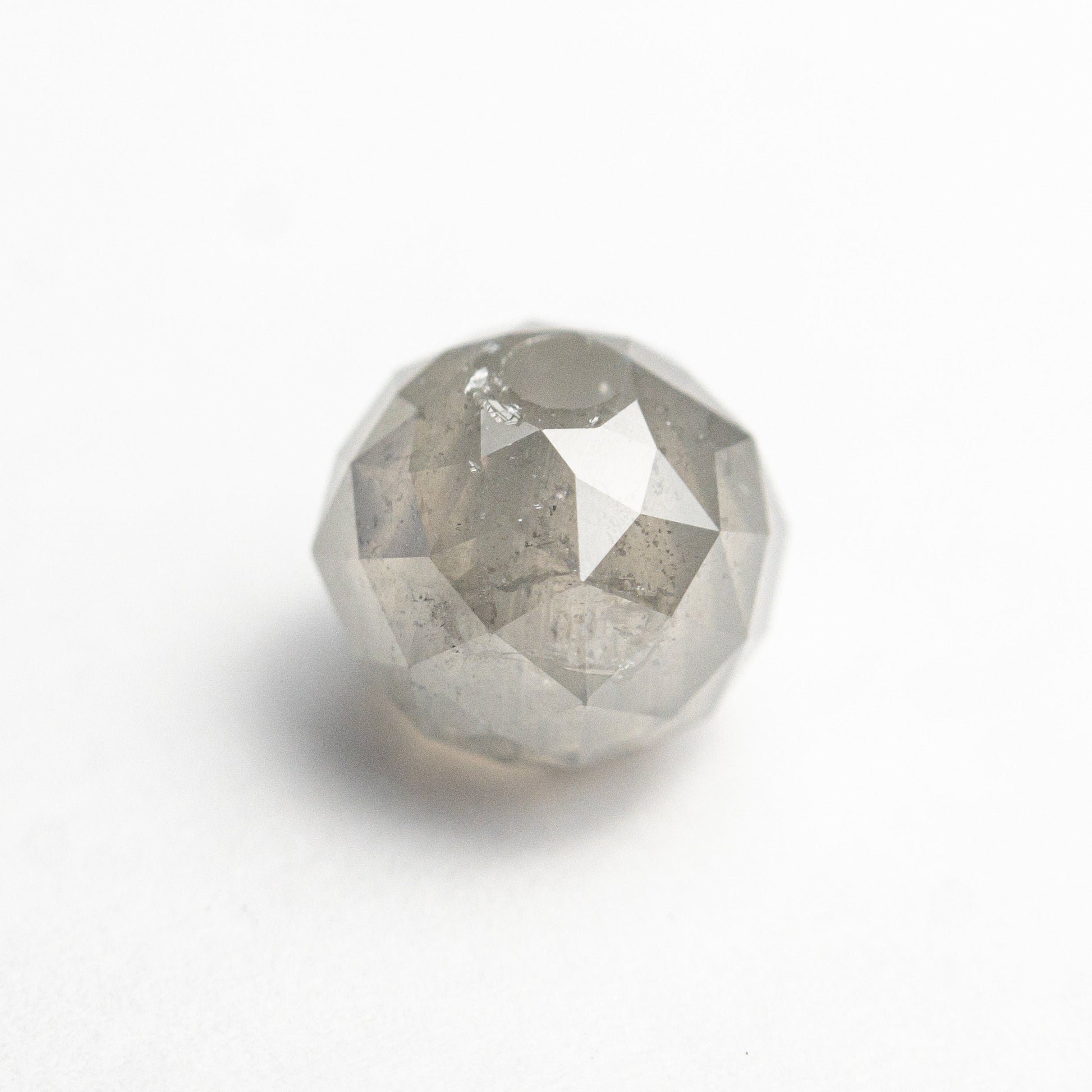2.92カラット 6.68x6.90x6.90mm ファセットビーズ 26554-03