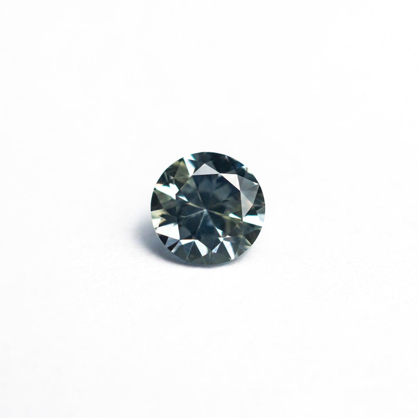 0.66カラット 5.20x5.17x3.33mm ラウンドブリリアントサファイア 26556-12