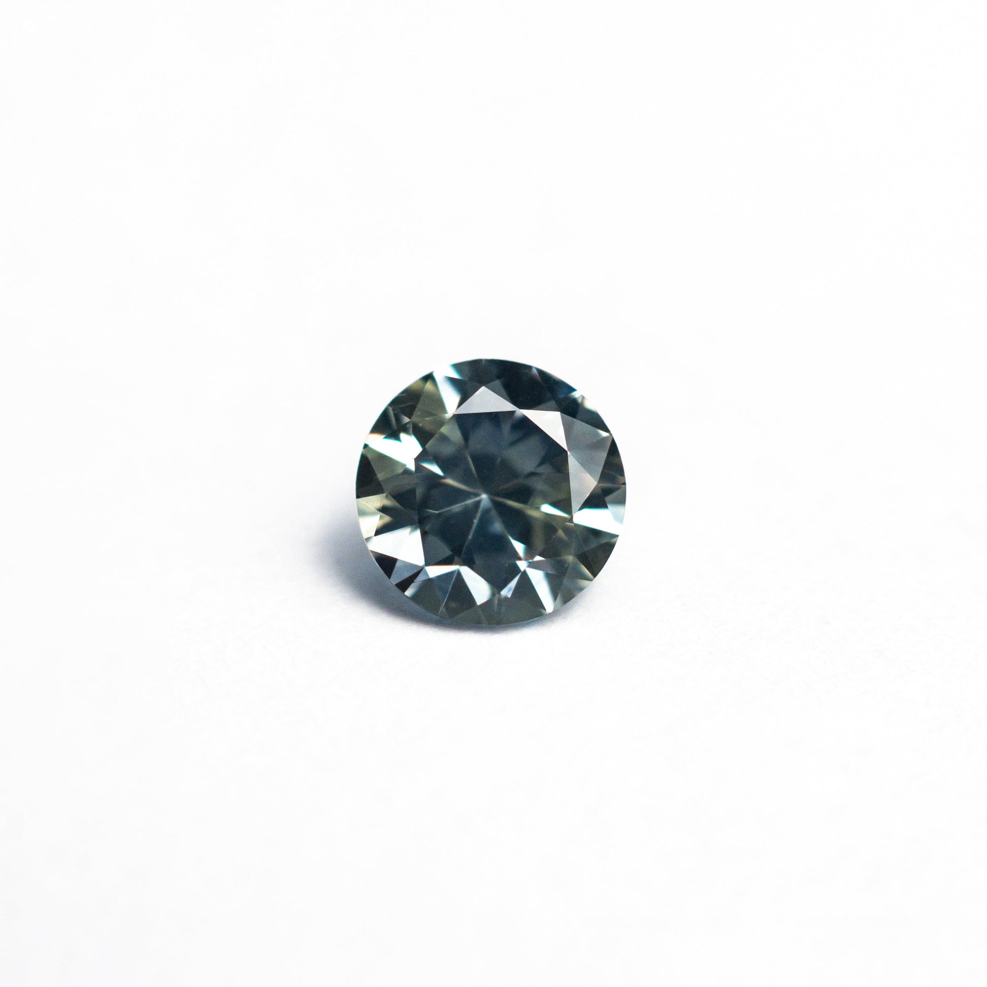 0.66カラット 5.20x5.17x3.33mm ラウンドブリリアントサファイア 26556-12