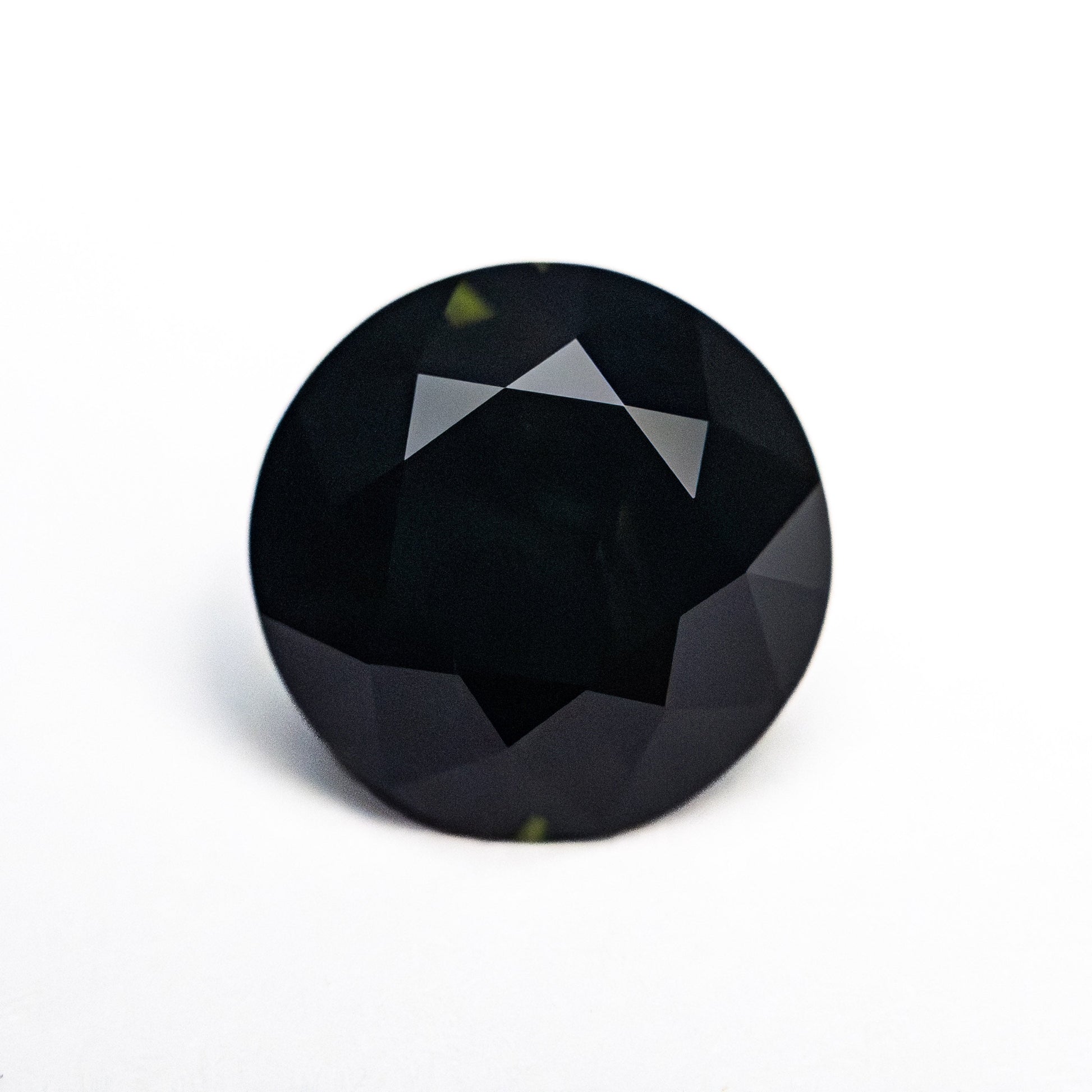 3.14カラット 8.86x8.89x5.62mm ラウンドブリリアントサファイア 26625-03