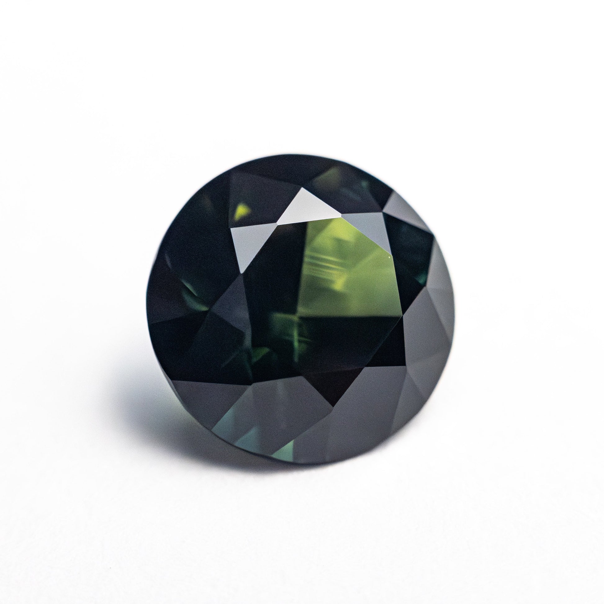 3.14カラット 8.86x8.89x5.62mm ラウンドブリリアントサファイア 26625-03