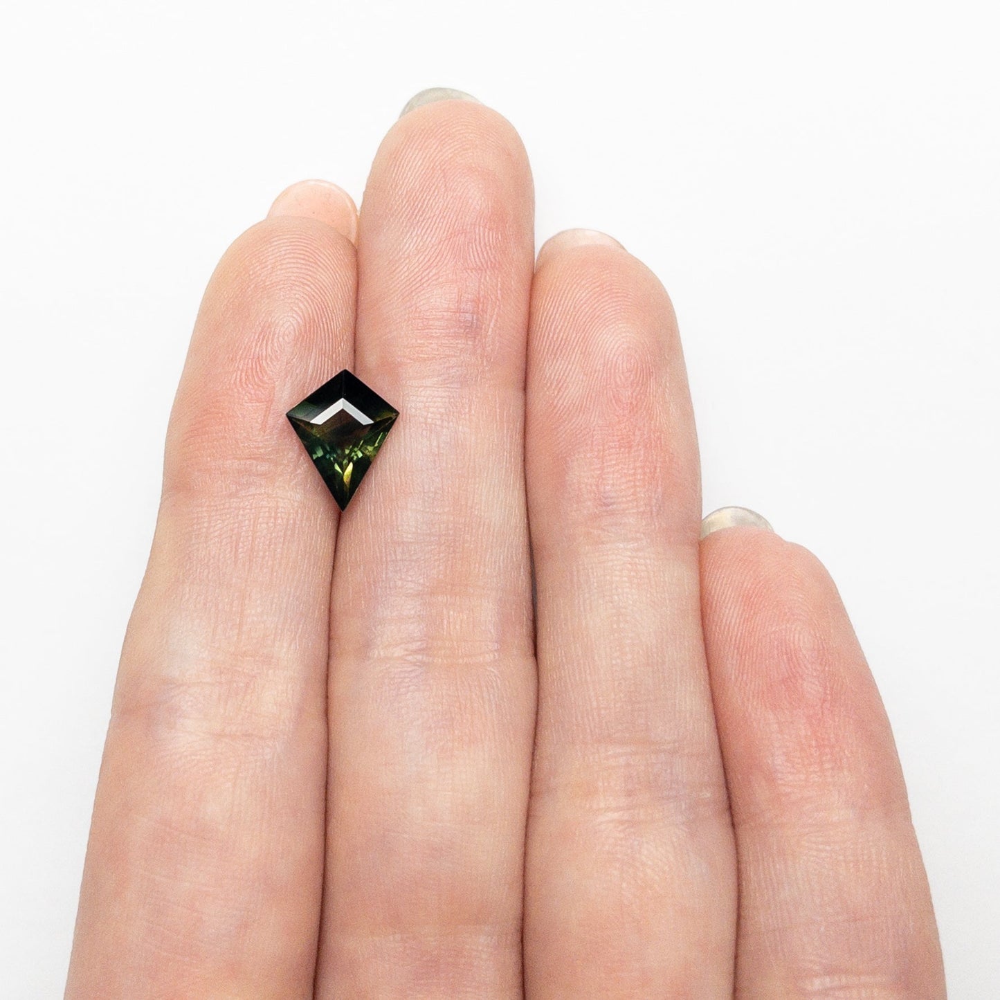 1.93カラット 10.81x8.63x4.14mm カイトステップカットサファイア 26635-03