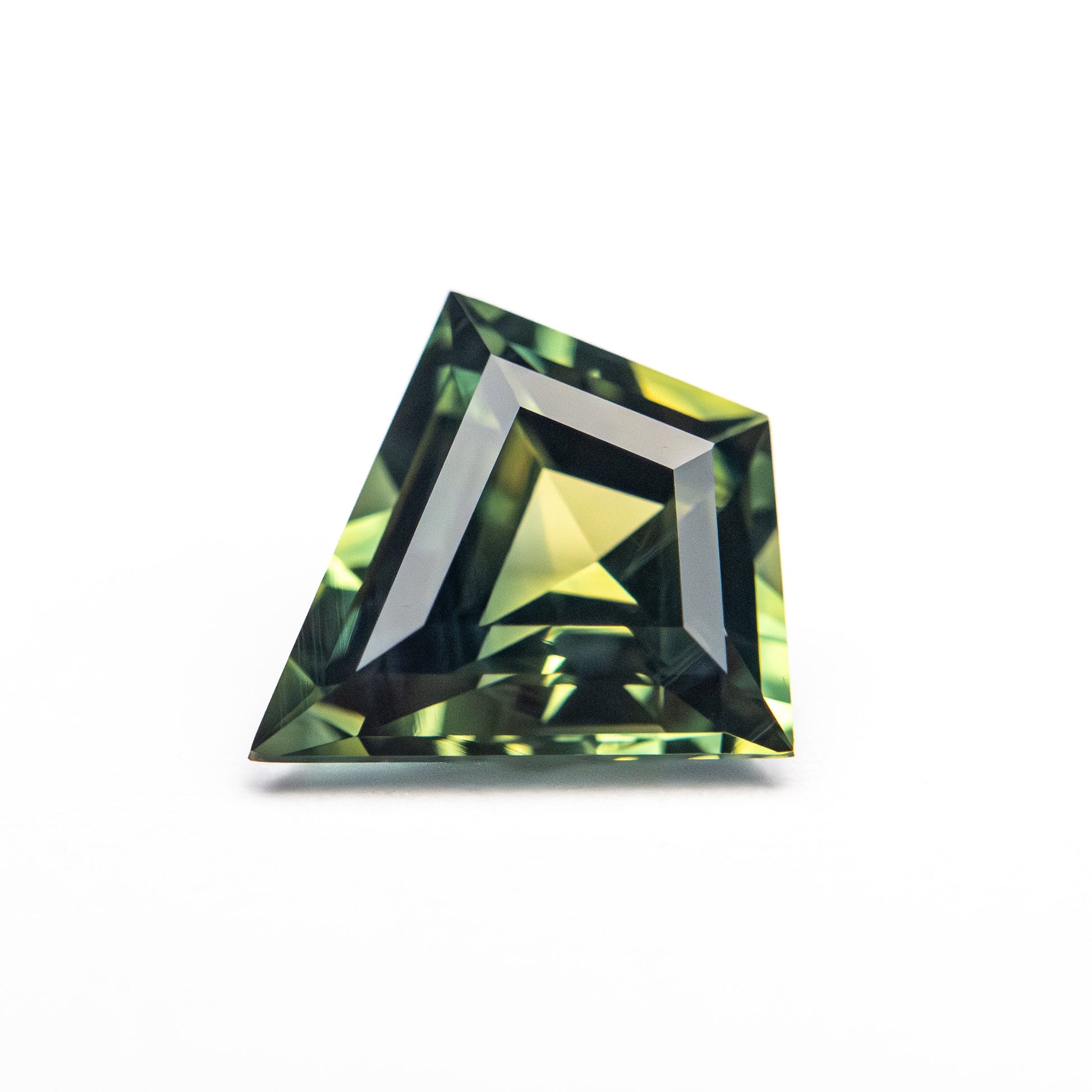 2.00カラット 9.67x9.13x4.48mm カイトステップカット サファイア 26731-03