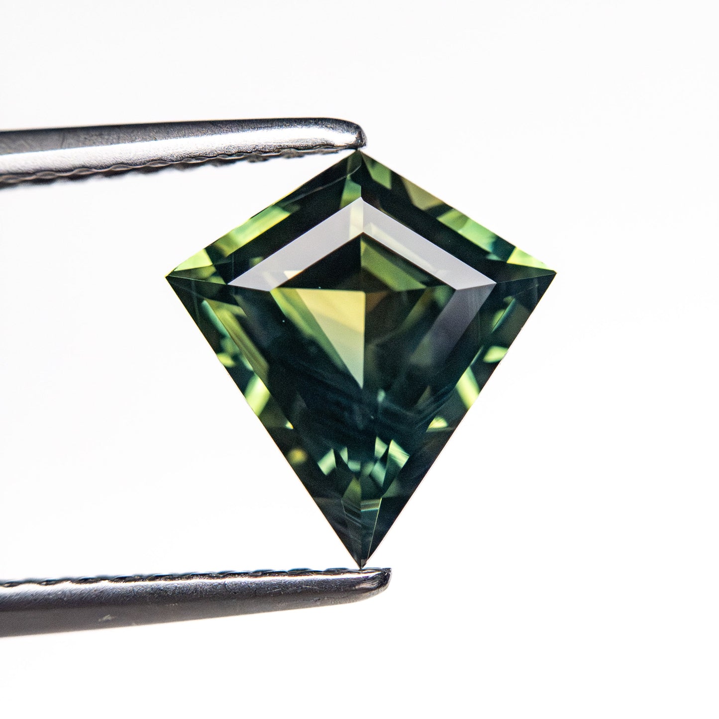 2.00カラット 9.67x9.13x4.48mm カイトステップカット サファイア 26731-03