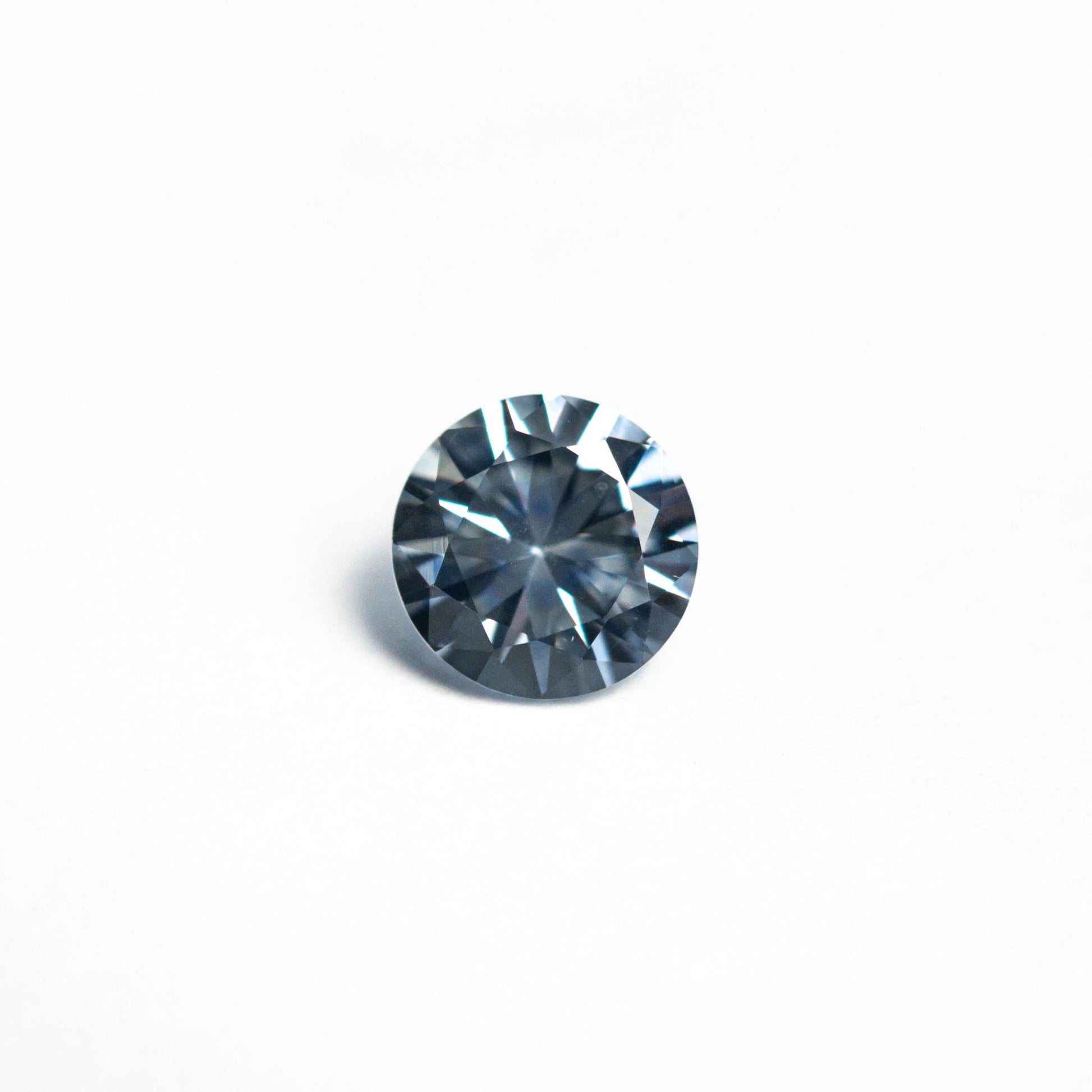 0.69カラット 5.33x5.31x3.40mm ラウンドブリリアントサファイア 26766-12