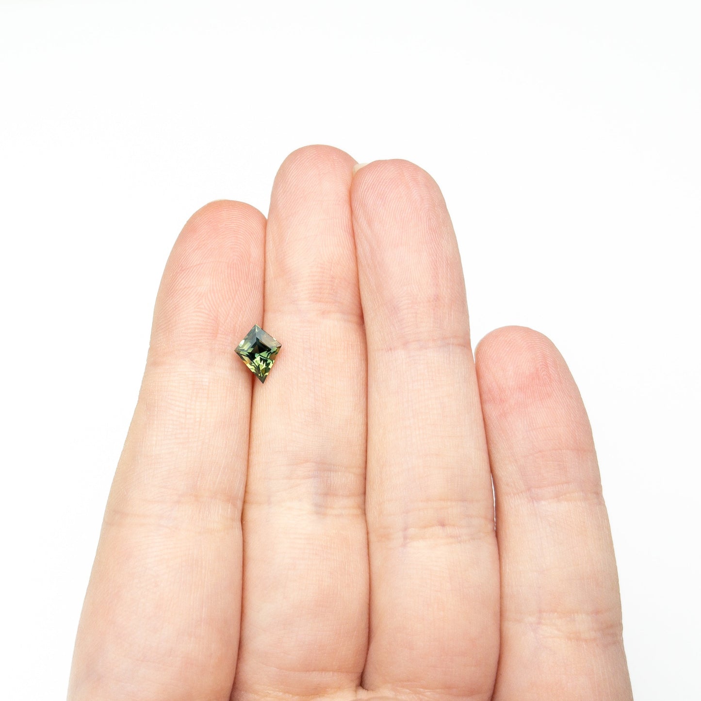0.99カラット 8.27x6.51x3.90mm カイトステップカット サファイア 27138-05