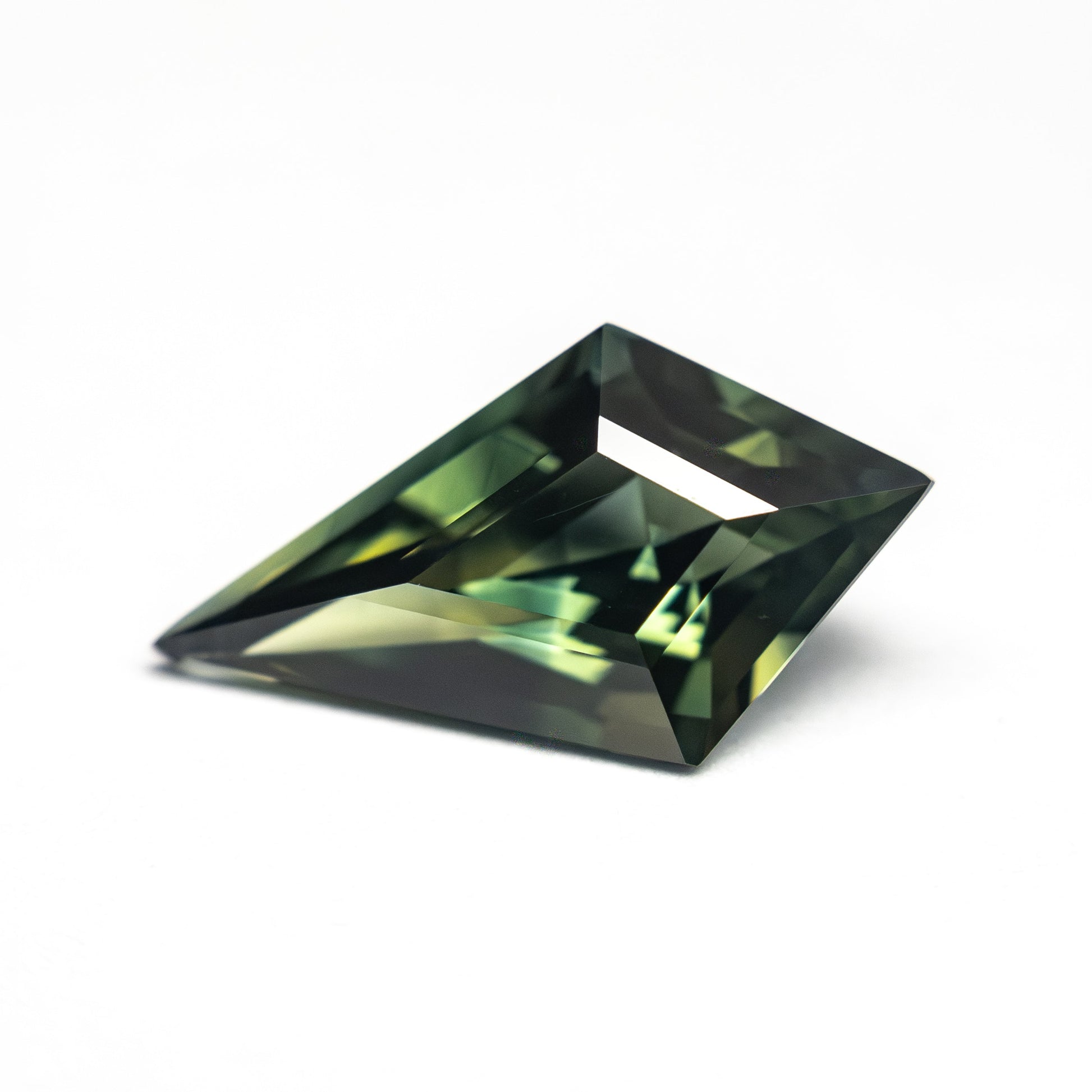 2.16カラット 12.76x7.18x4.83mm カイトステップカットサファイア 27140-01