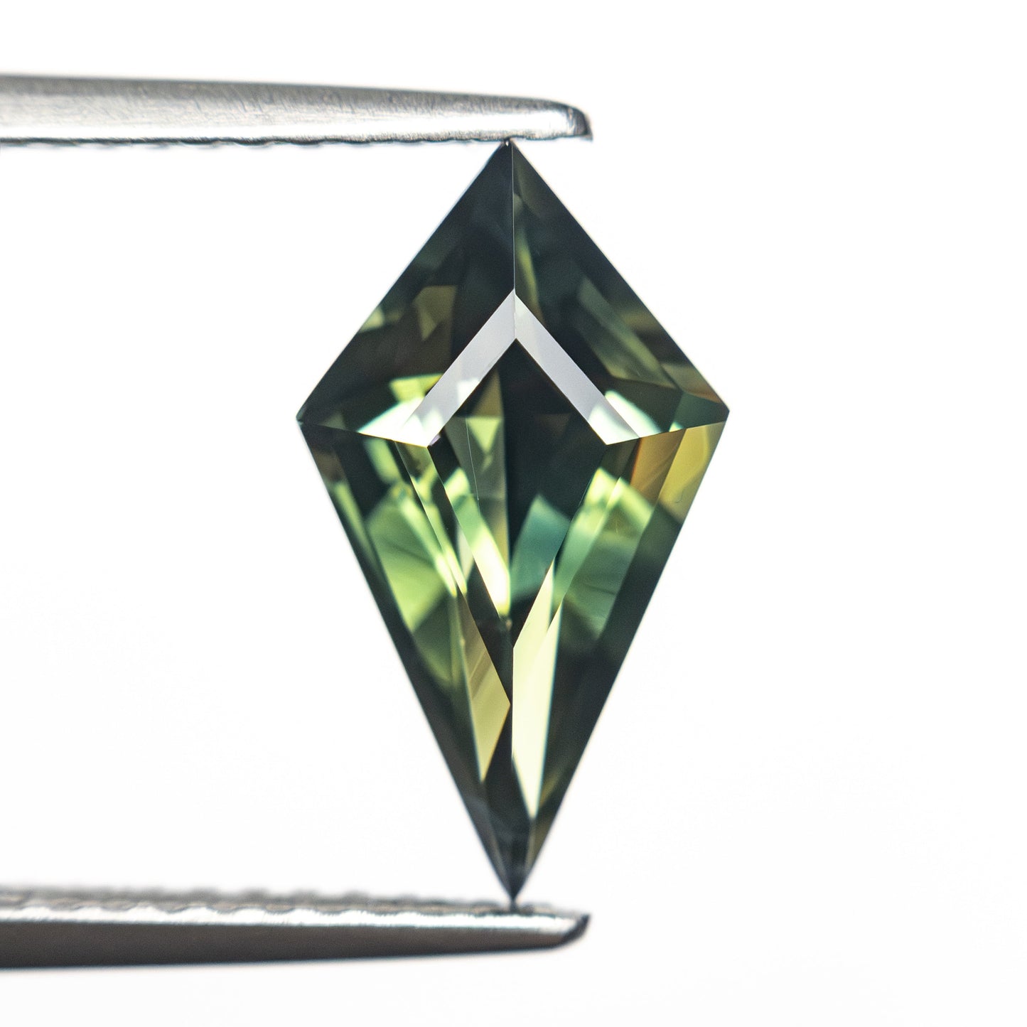 2.16カラット 12.76x7.18x4.83mm カイトステップカットサファイア 27140-01