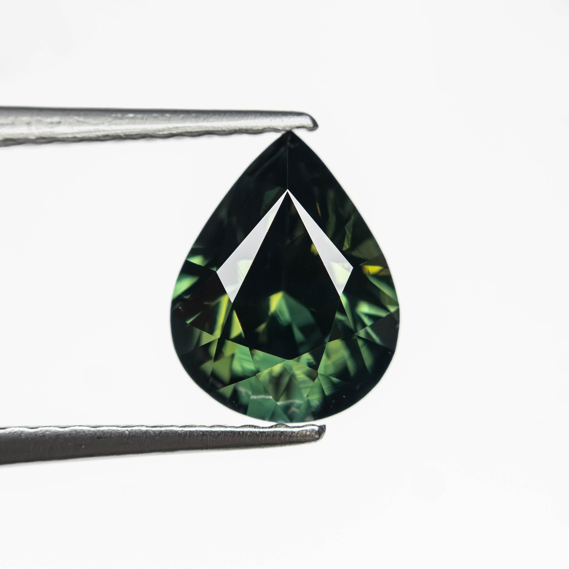 1.54カラット 8.32x6.55x4.40mm ペアシェイプ ブリリアントサファイア 27147-02