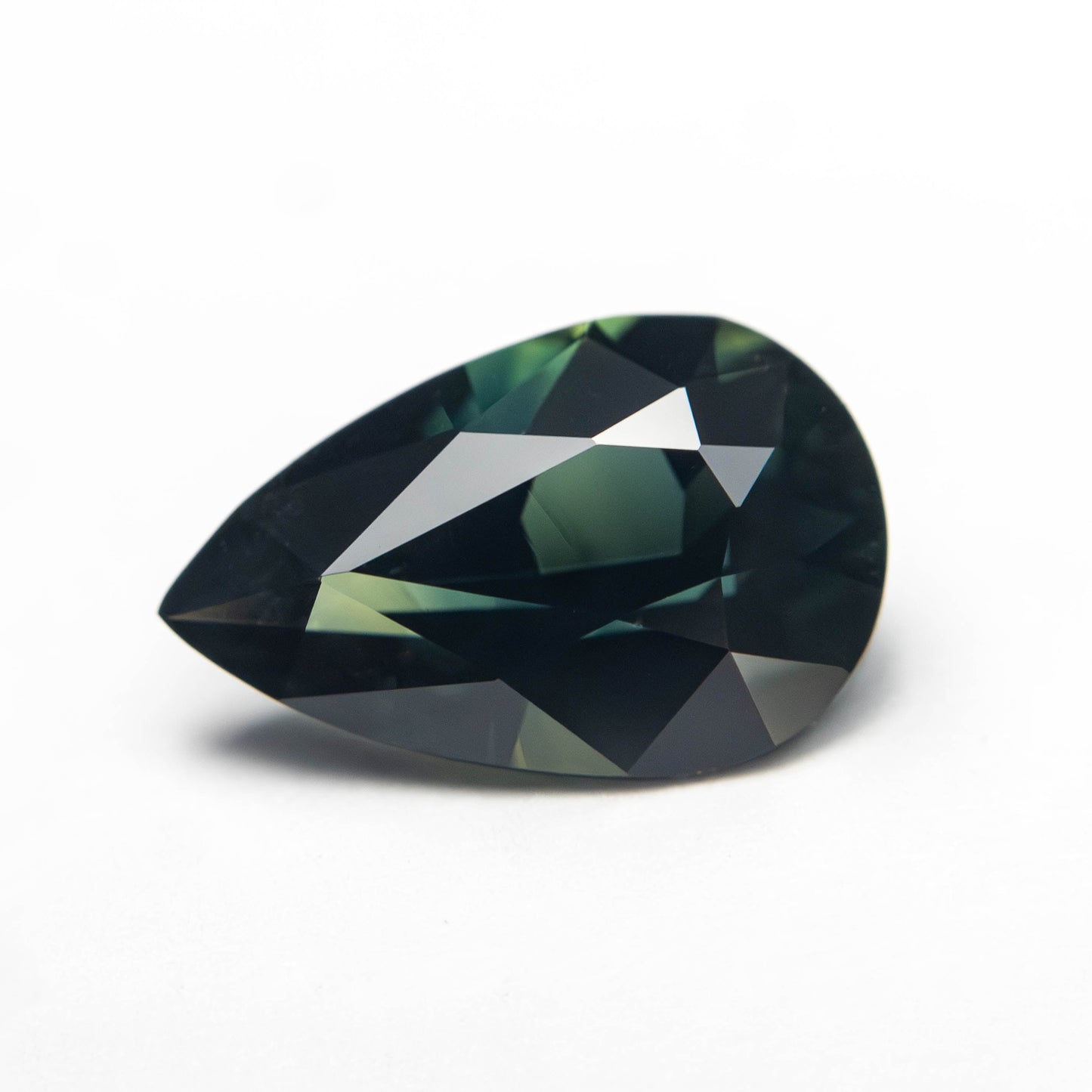 2.25カラット 11.00x7.03x4.41mm ペアシェイプ ブリリアントサファイア 27148-03