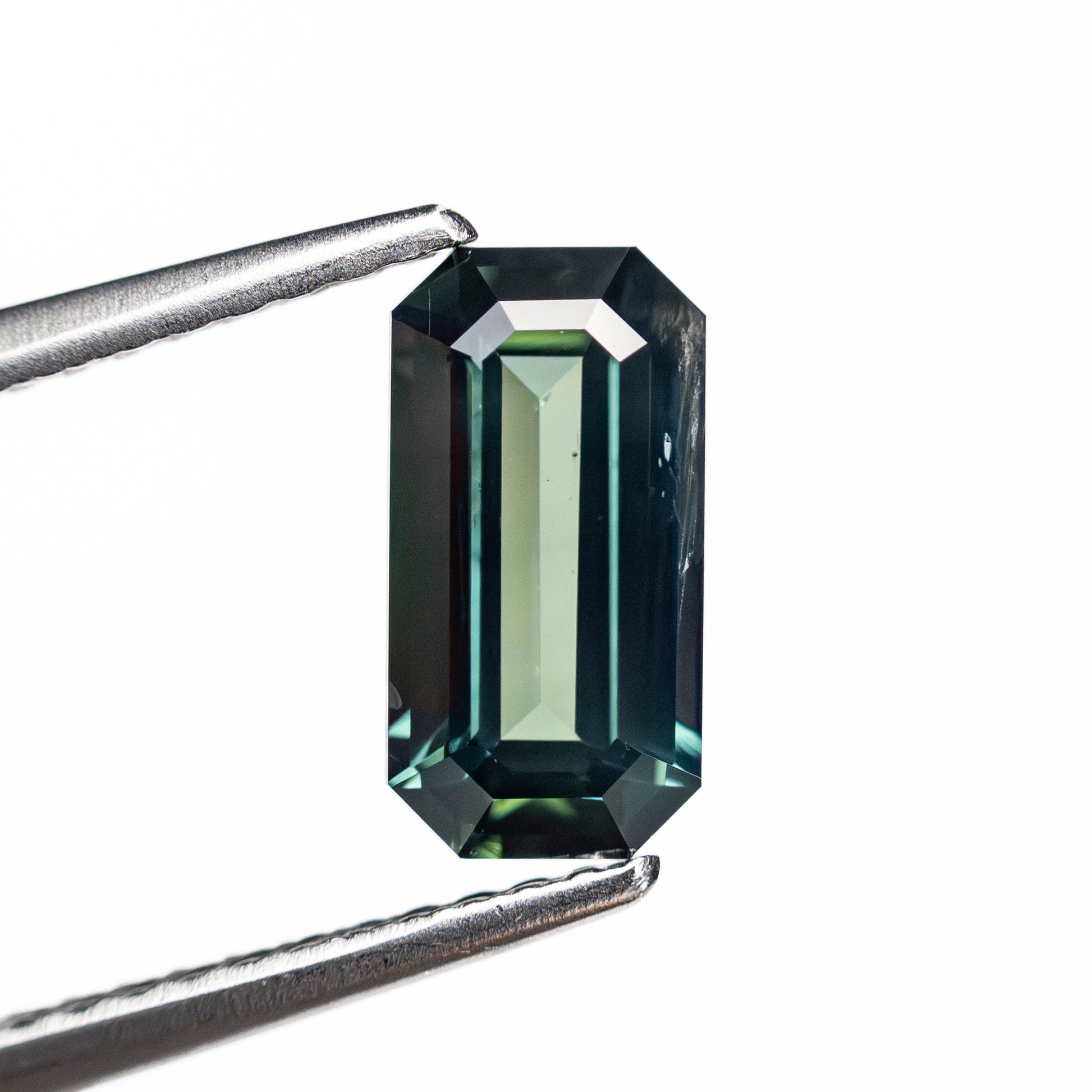 1.56カラット 9.24x4.71x3.35mm コーナーカット レクタングル ステップカット サファイア 27155-01