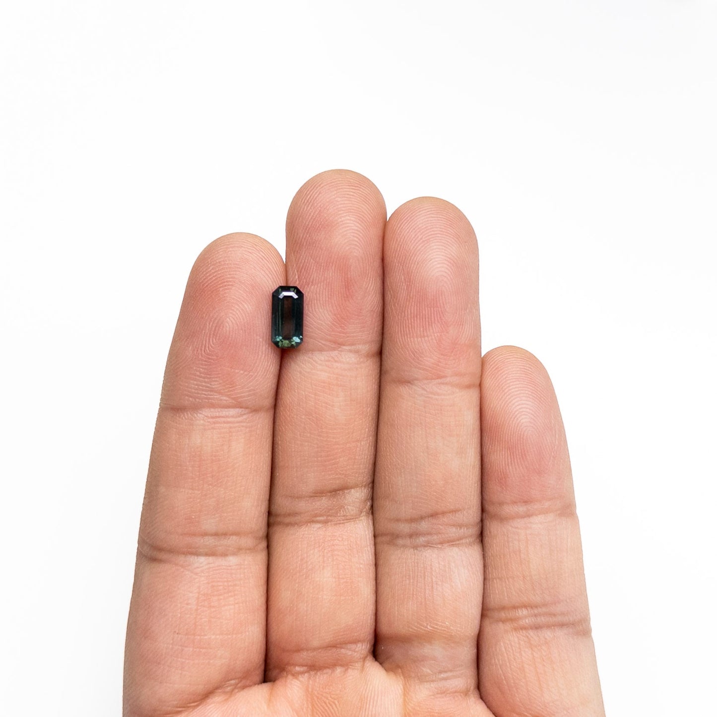 1.56カラット 9.24x4.71x3.35mm コーナーカット レクタングル ステップカット サファイア 27155-01