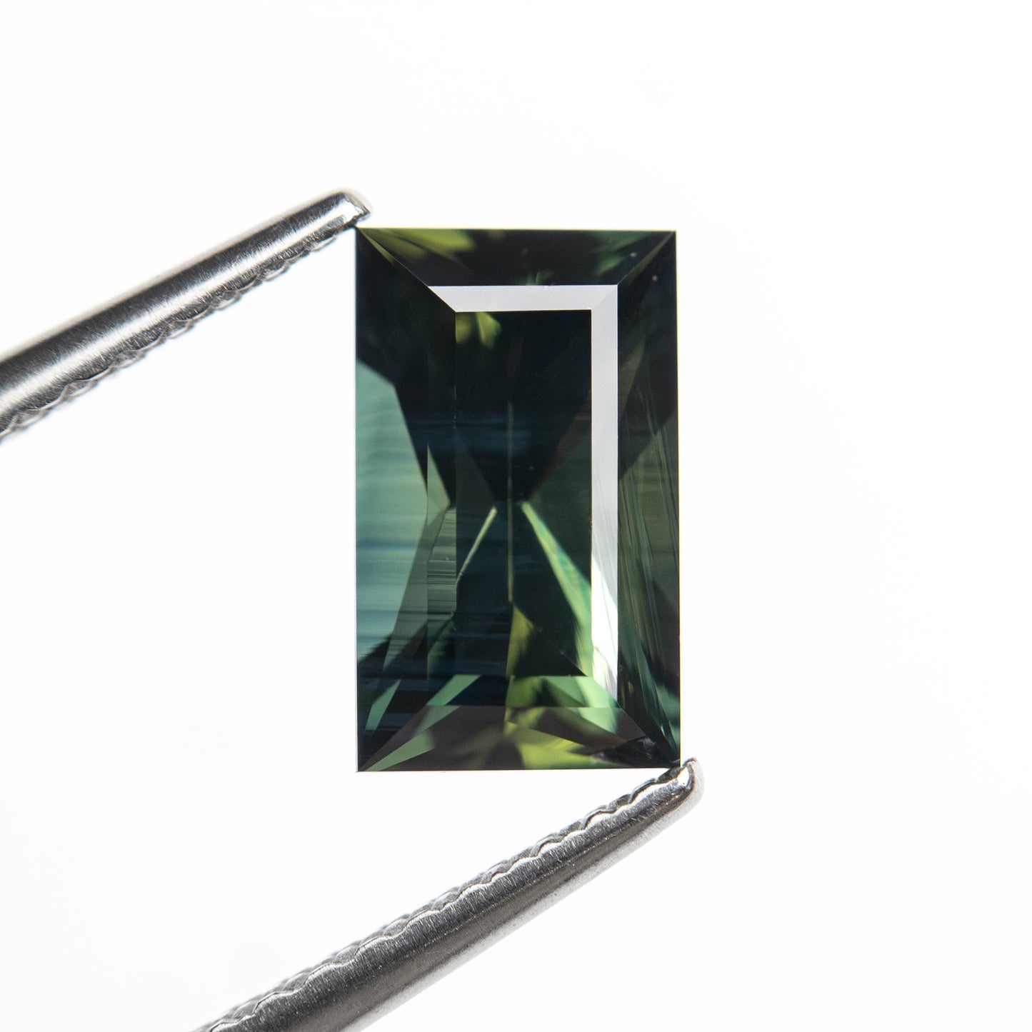 1.54カラット 8.20x4.90x4.06mm レクタングル ステップカット サファイア 27323-01
