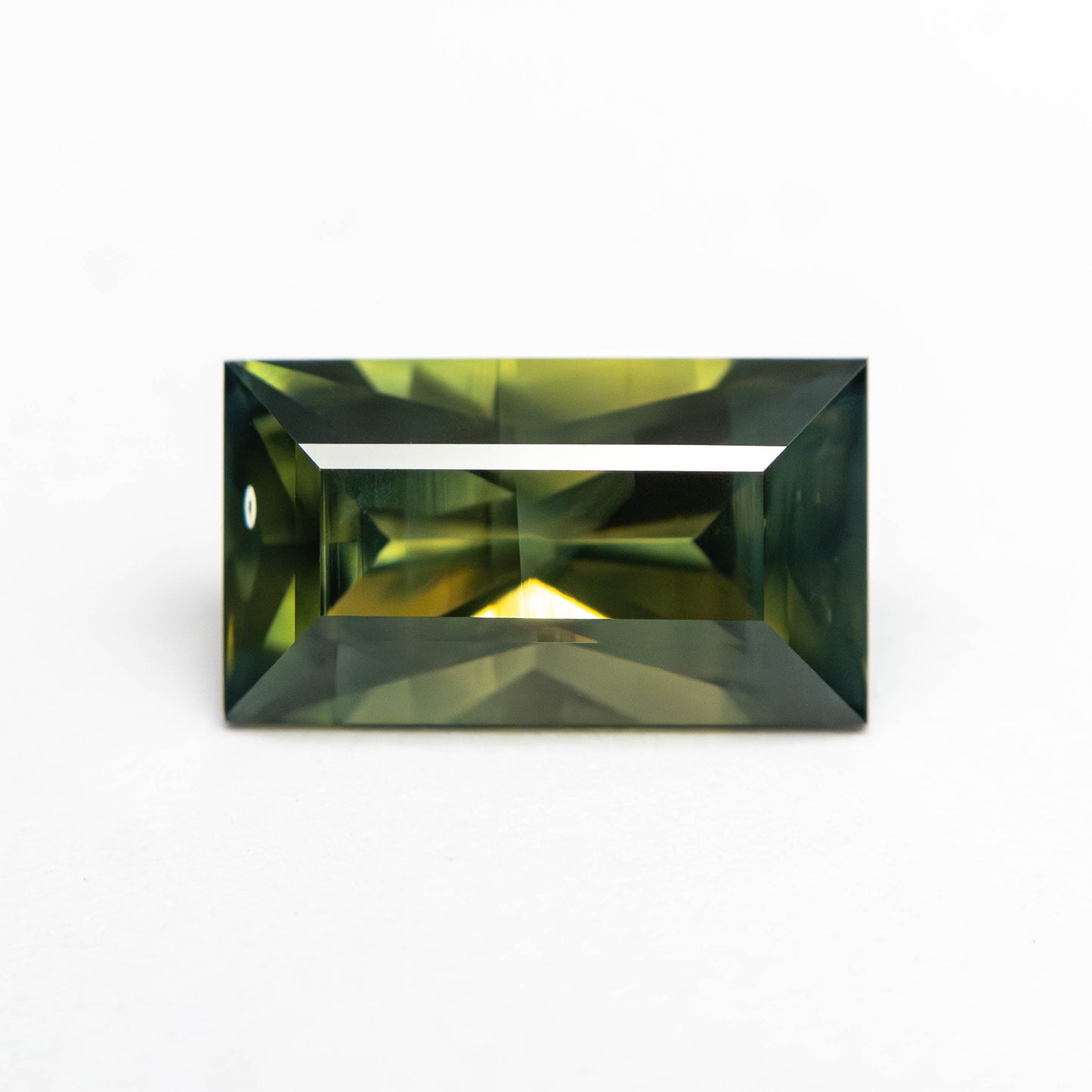 2.18カラット 9.56x5.44x4.30mm レクタングルステップカットサファイア 27324-03